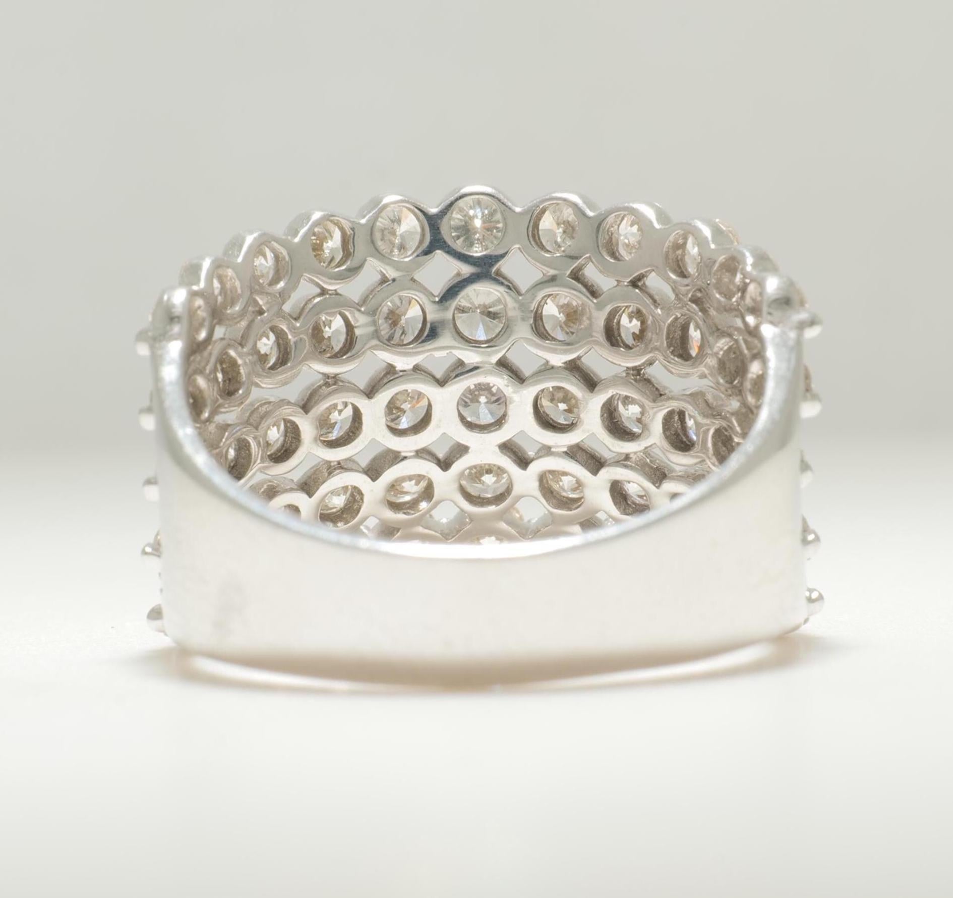 Anello a fascia larga con diamante eternità in oro massiccio 14K (certificato) in vendita 2