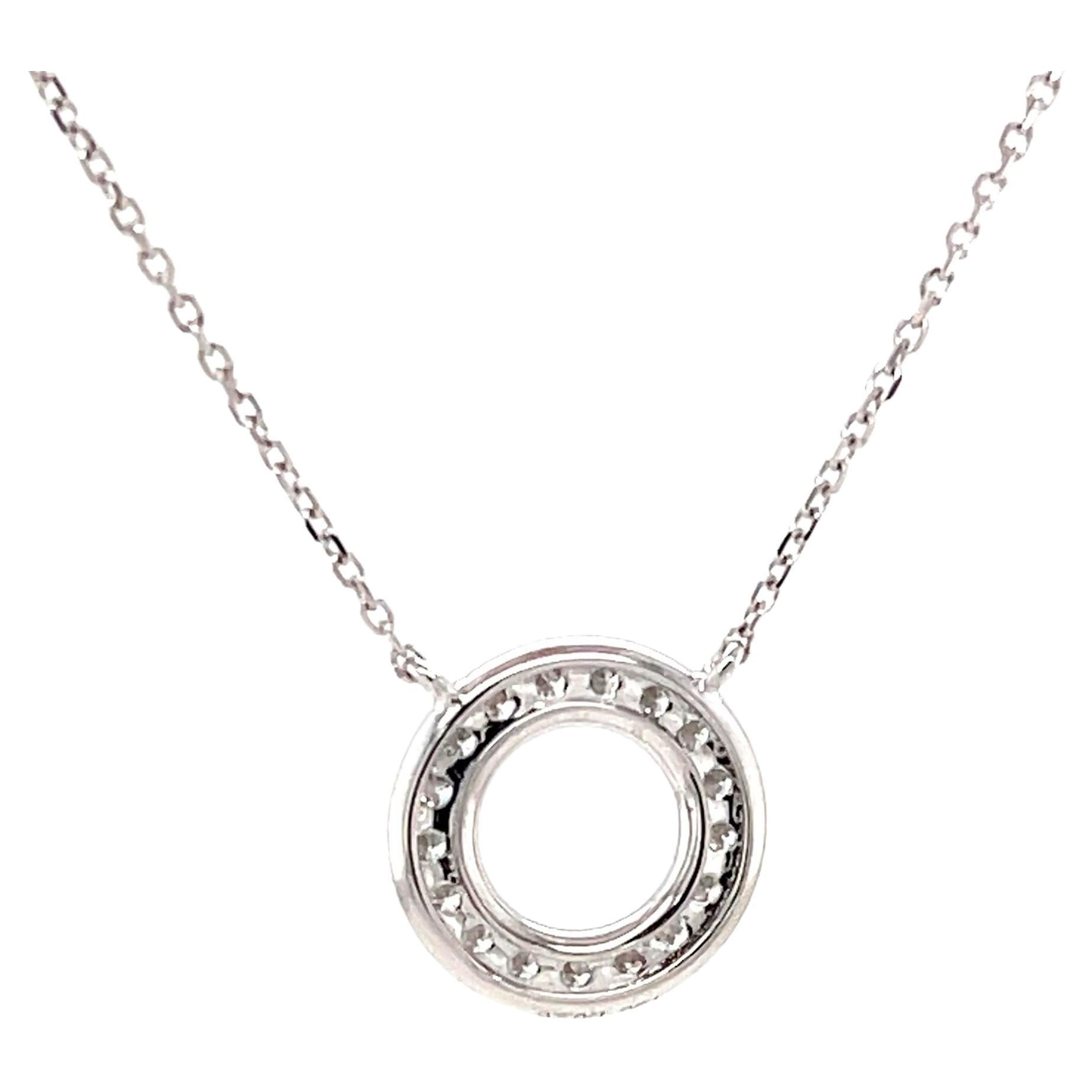 Artigiano Collana con cerchio eternità di diamanti e oro bianco 18k, 0,26 carati totali in vendita