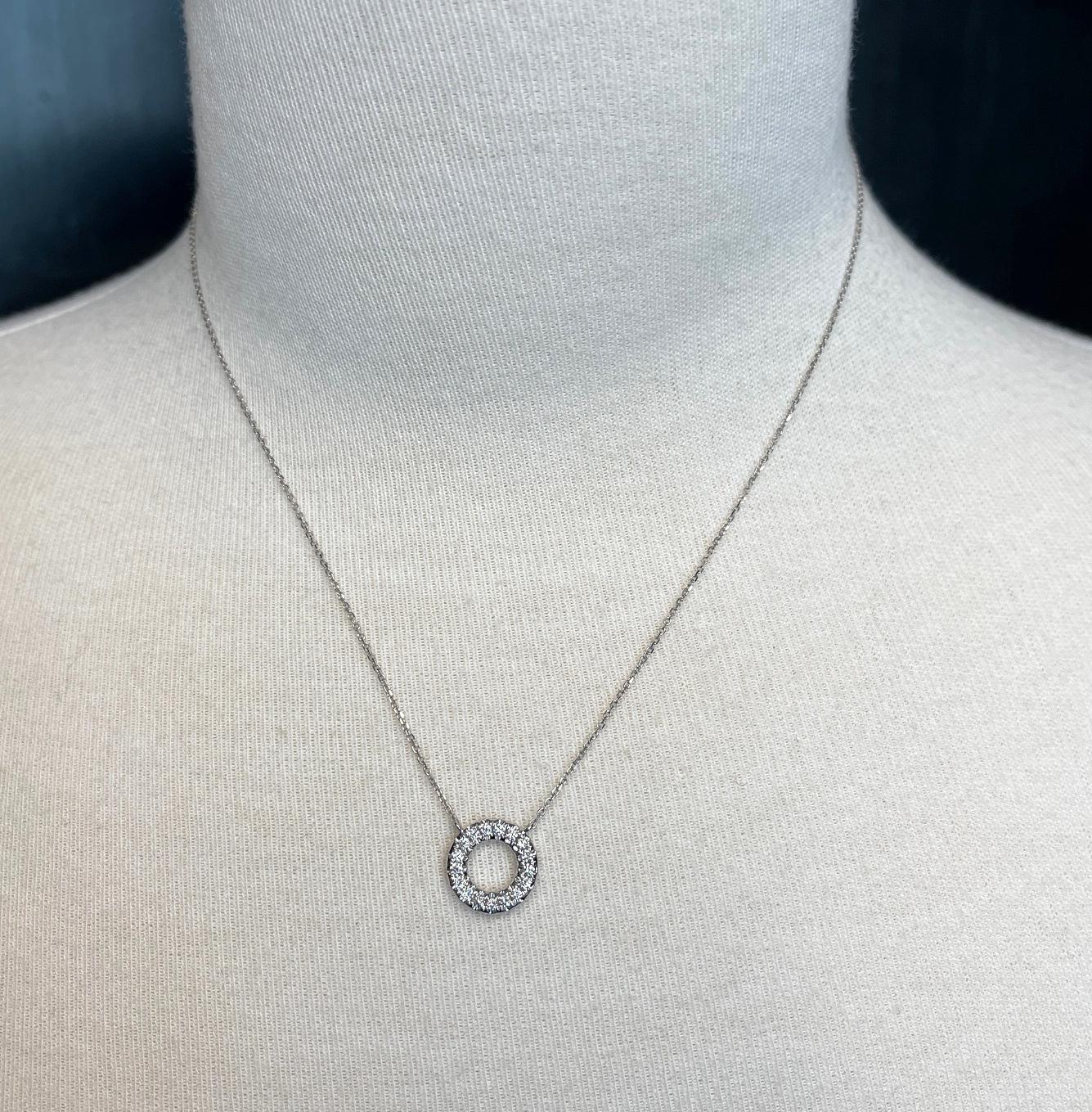 Collana con cerchio eternità di diamanti e oro bianco 18k, 0,26 carati totali in vendita 1