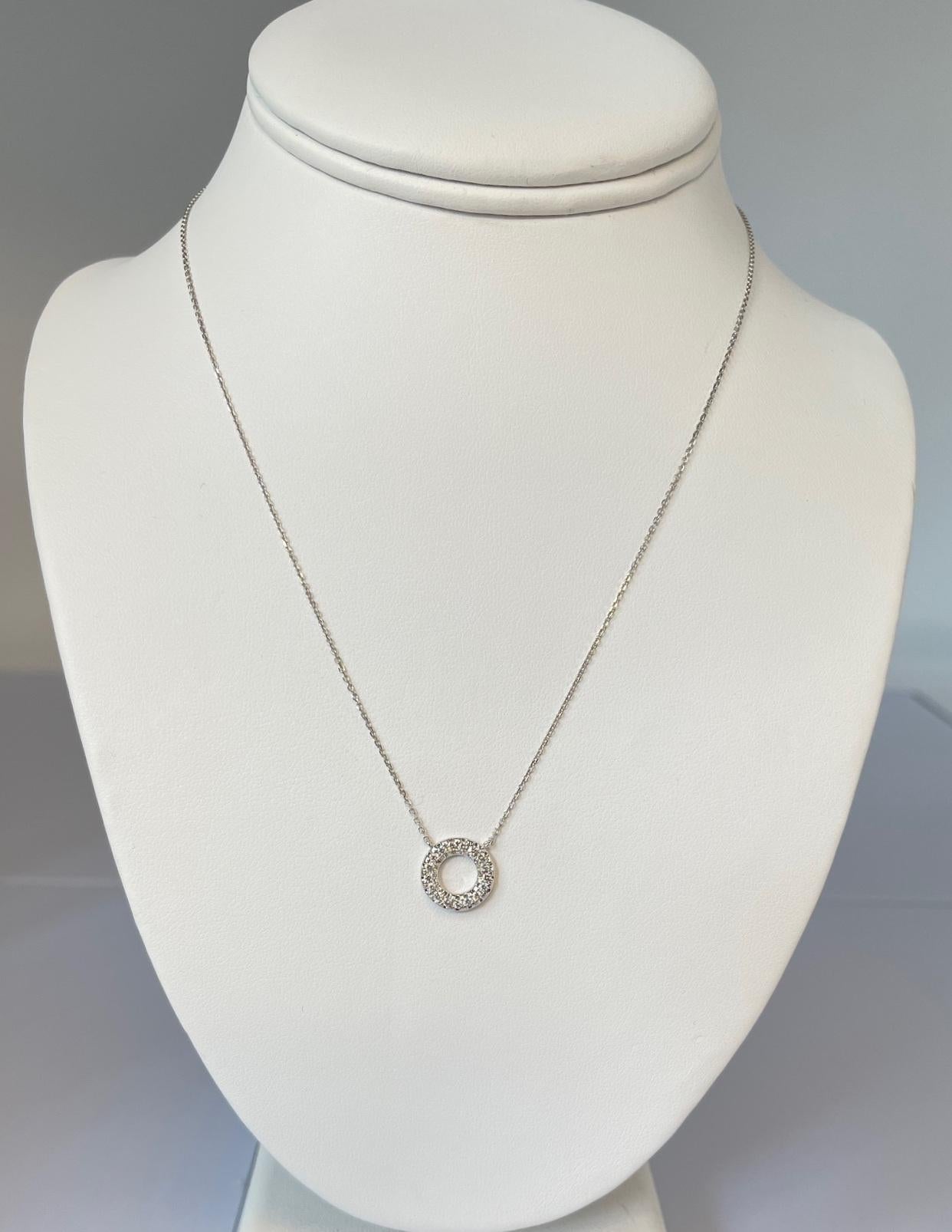 Collana con cerchio eternità di diamanti e oro bianco 18k, 0,26 carati totali in vendita 2