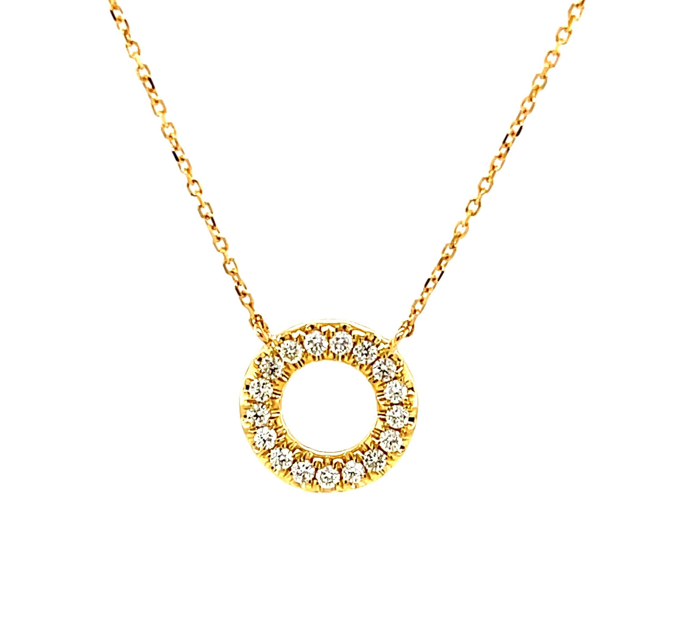 Ce ravissant collier en diamant et or est parfait pour la vie de tous les jours et les occasions spéciales ! Un peu plus d'un quart de carat de diamants étincelants de taille brillante sont pavés dans un cercle en or jaune 18 carats symbolisant
