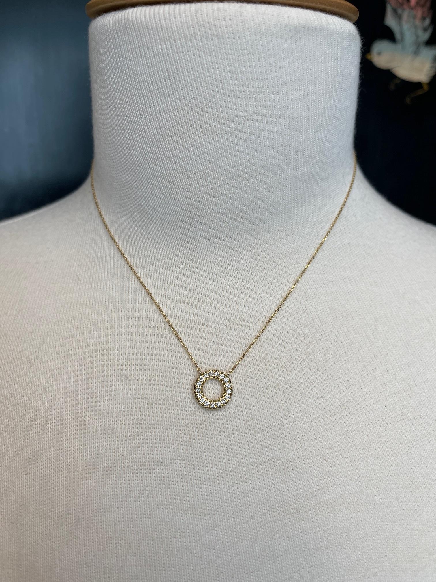 Taille ronde Collier d'éternité en or jaune 18k et cercle de diamants, 0,26 carats au total en vente