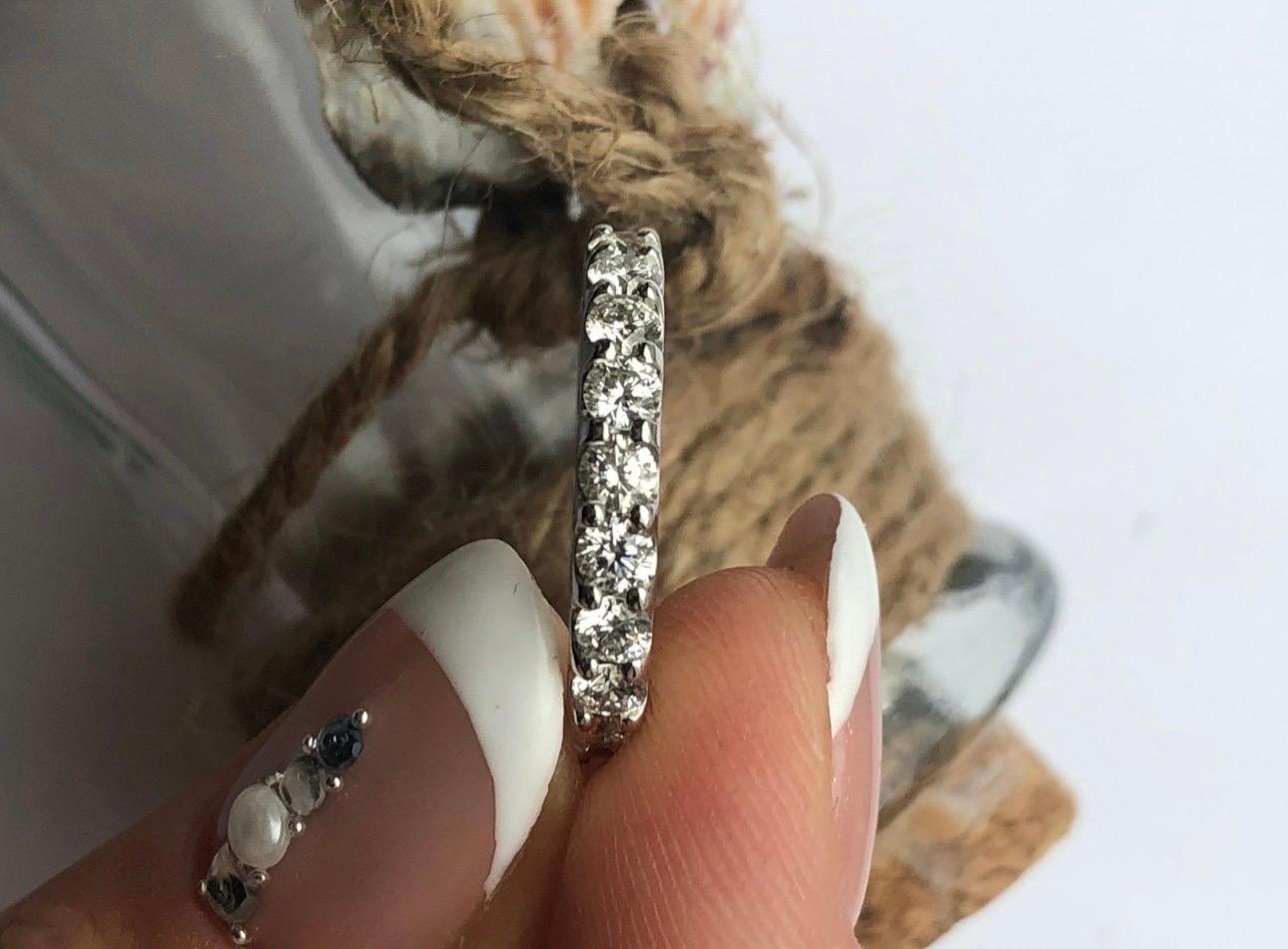 Anillo eternidad diamantes Oro 18KT lujosos diamantes Anillo forma Ucut 1.50ct talla 6 Corte brillante en venta