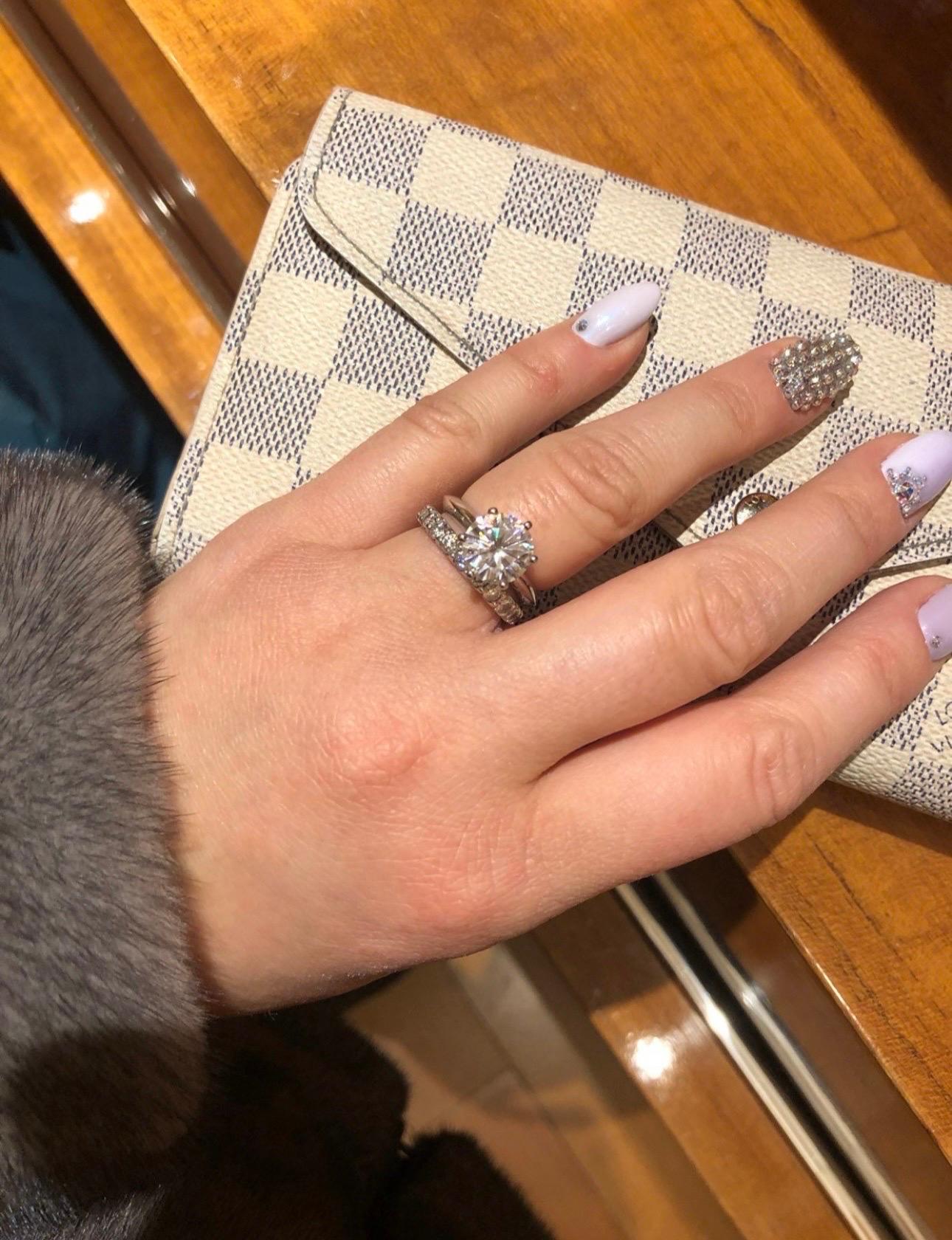 Femenino o masculino Anillo eternidad diamantes Oro 18KT lujosos diamantes Anillo forma Ucut 1.50ct talla 6 en venta