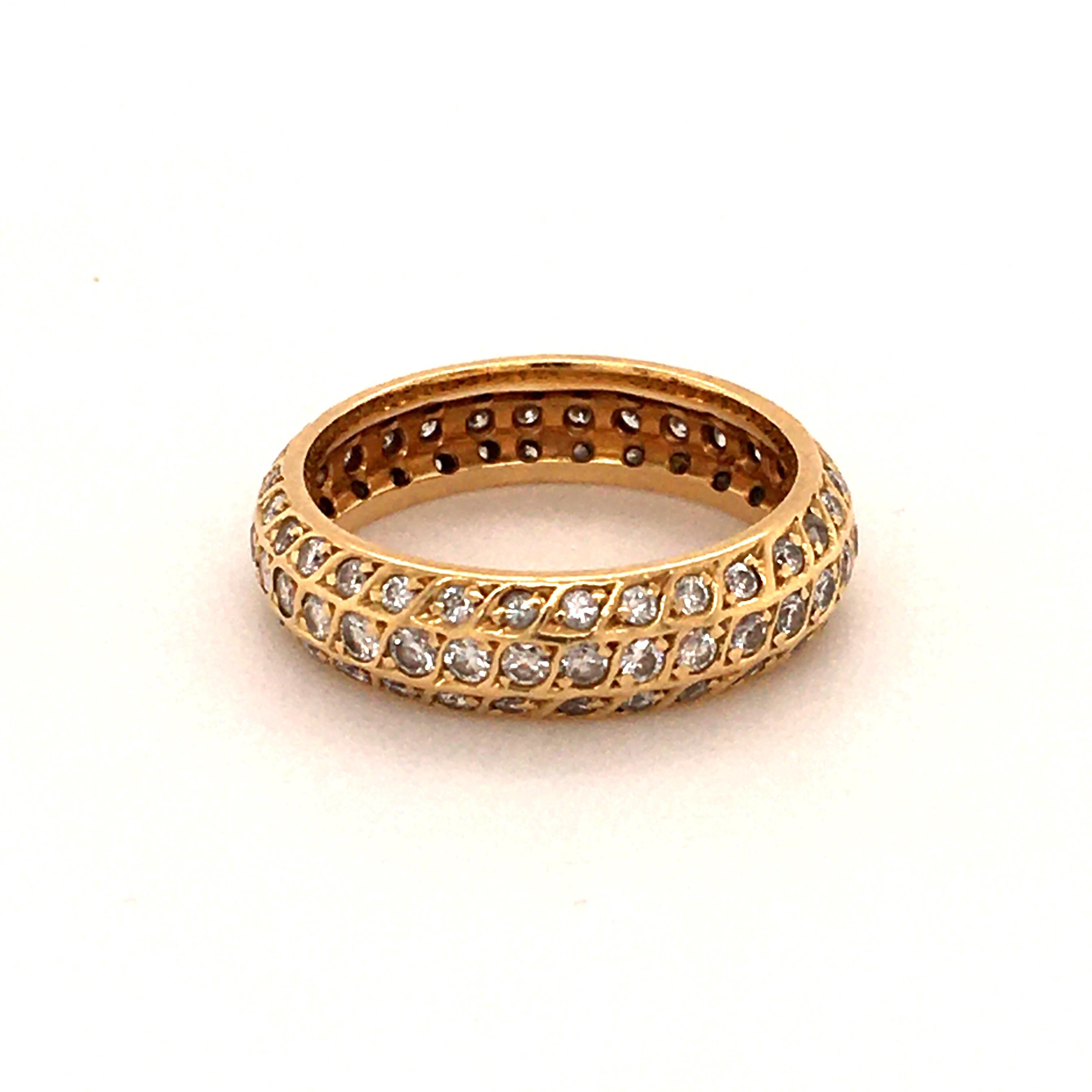 Elegant and timeless eternity ring in 18 karat yellow gold. Set with 95 brilliant-cut diamonds of G/H colour and si/i clarity. Arranged in three rows and delicately set in leave-shaped mountings.

Ring size: 54 (EU) / 7 (US)