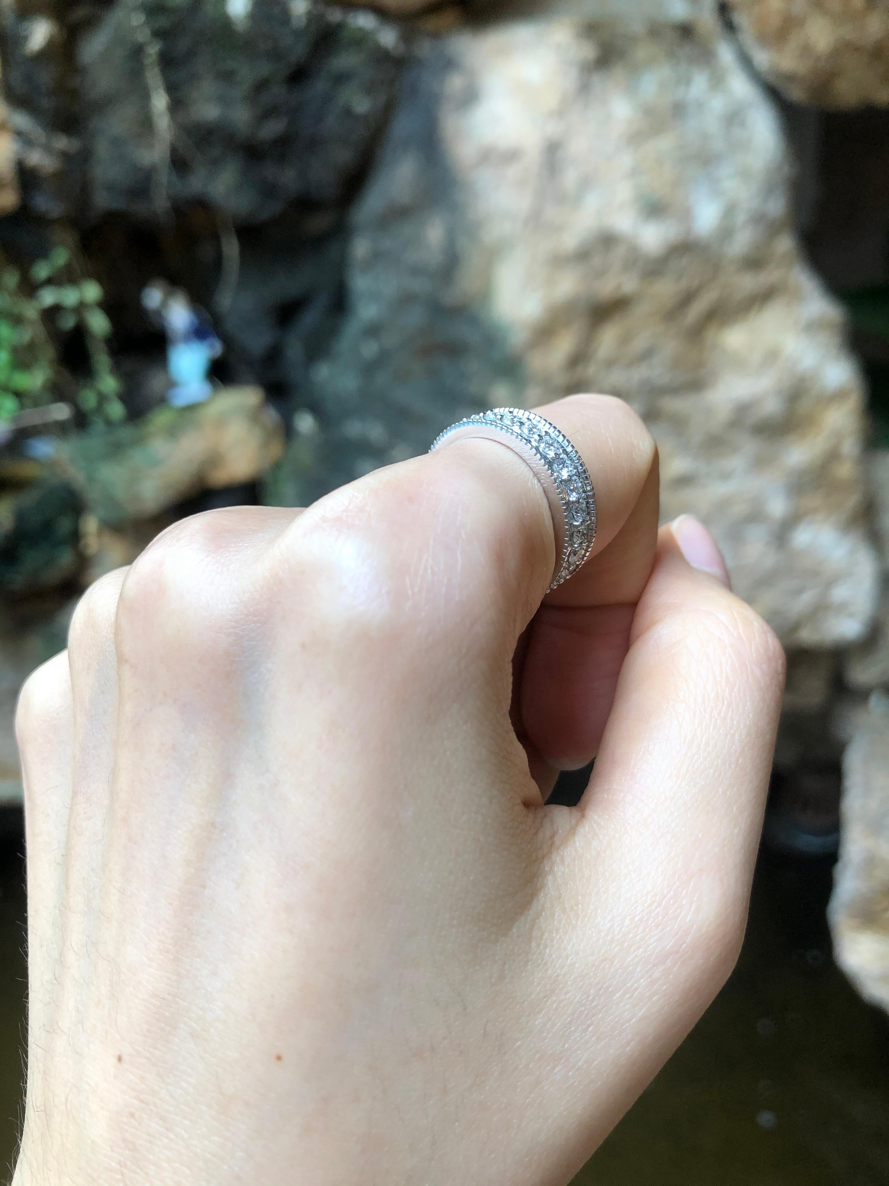 Anillo de Diamantes Eternidad engastado en Oro Blanco de 18 Kilates Corte redondo en venta