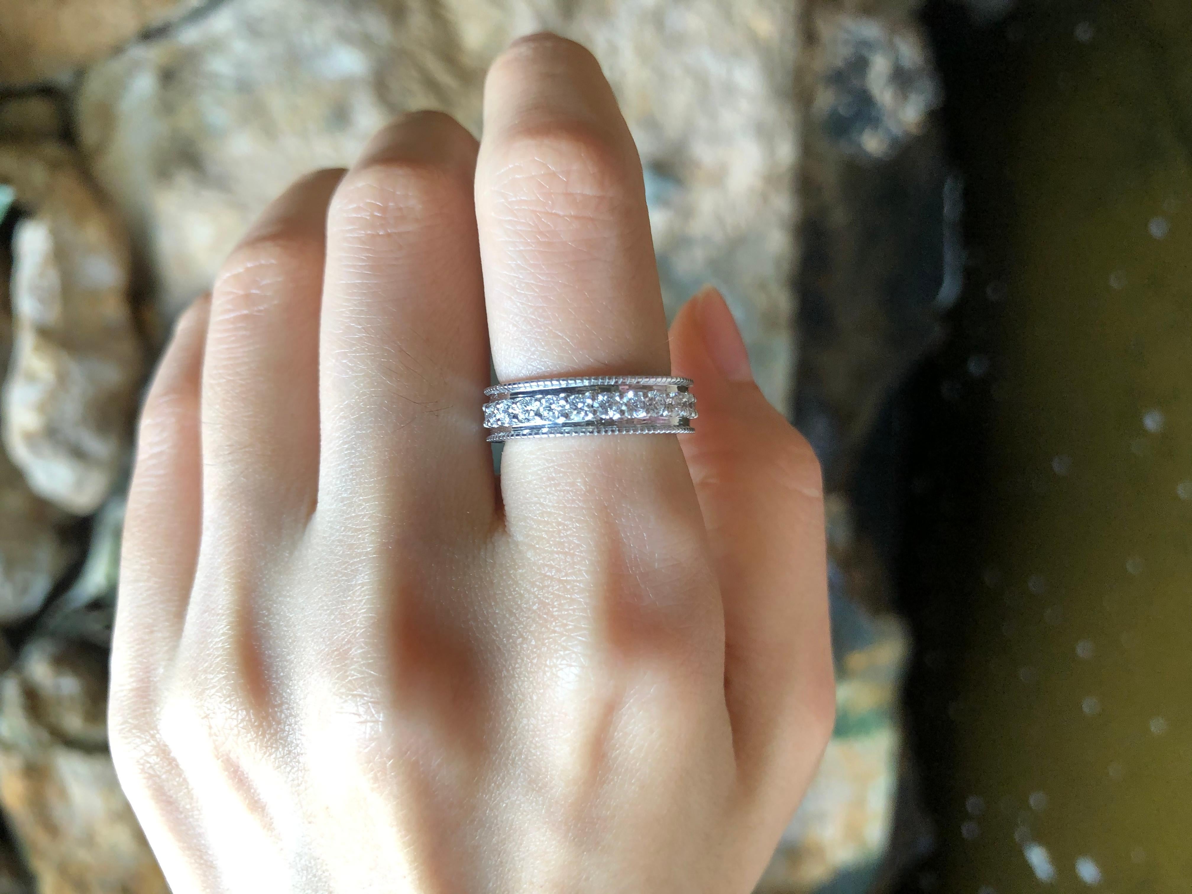 Anillo de Diamantes Eternidad engastado en Oro Blanco de 18 Kilates en Nuevo estado para la venta en Bangkok, TH