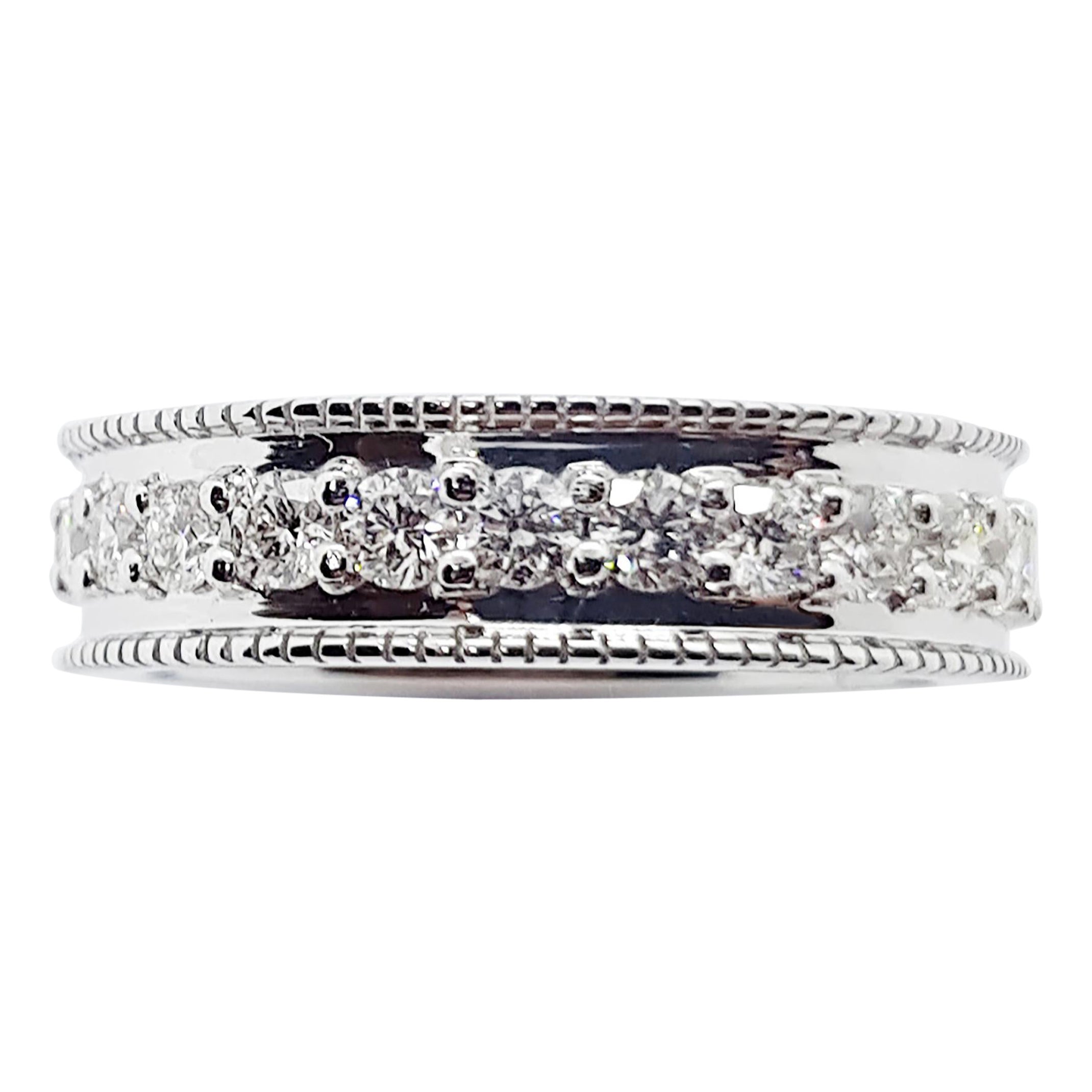 Anillo de Diamantes Eternidad engastado en Oro Blanco de 18 Kilates en venta