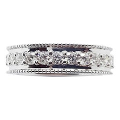 Anillo de Diamantes Eternidad engastado en Oro Blanco de 18 Kilates