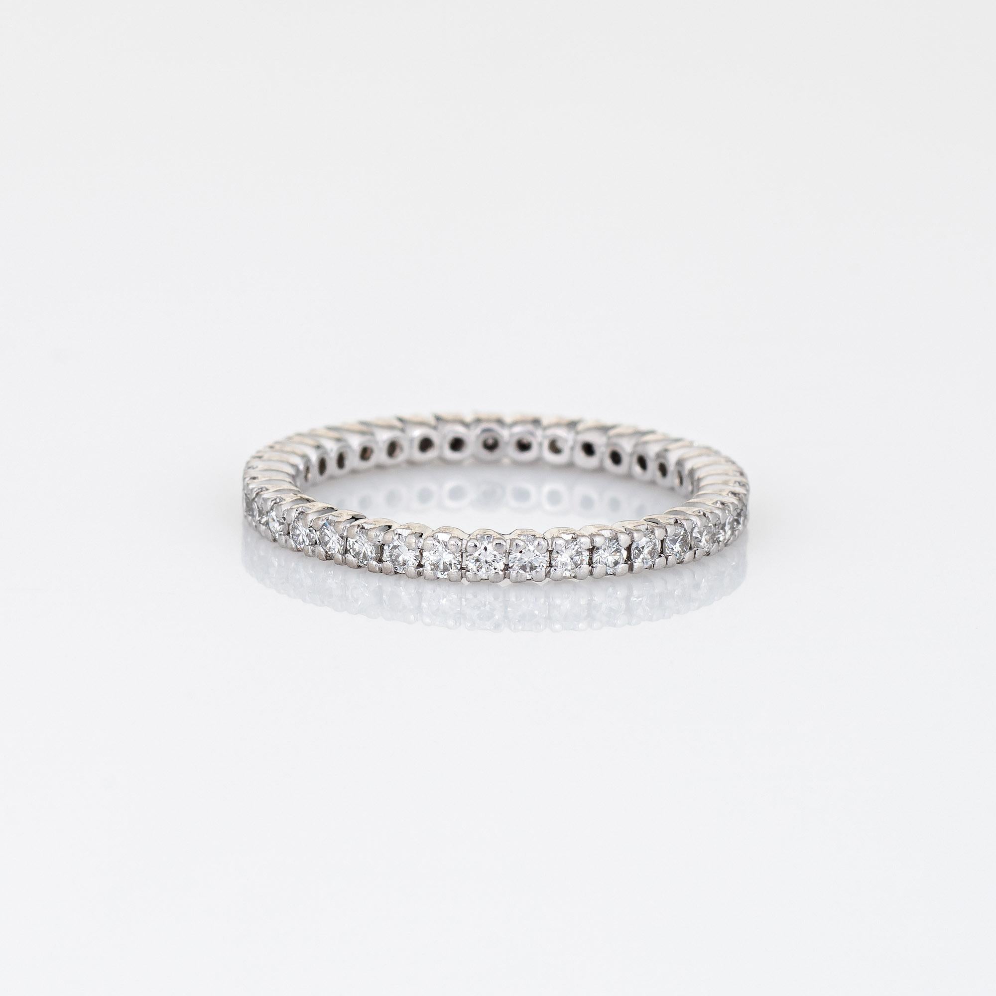 Moderno Anello dell'eternità con diamante Sz 5 Banda impilata in platino Gioielli da sposa di pregio in vendita