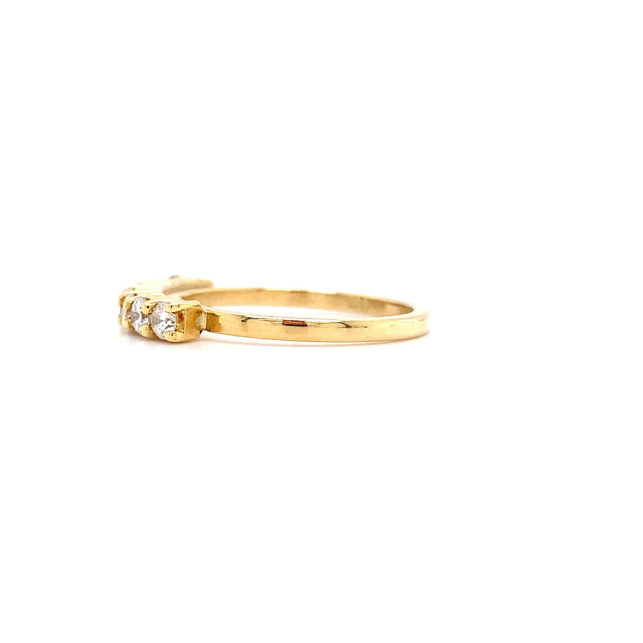 Round Cut Diamond eternity wedding ring 18k yellow gold For Sale