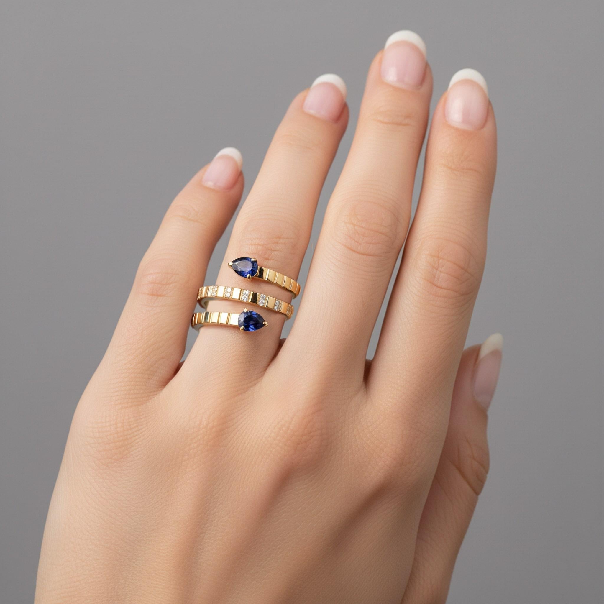 En vente :  Bague exquise en or jaune 14K (ou 18k sur demande) avec diamant et saphir bleu 2