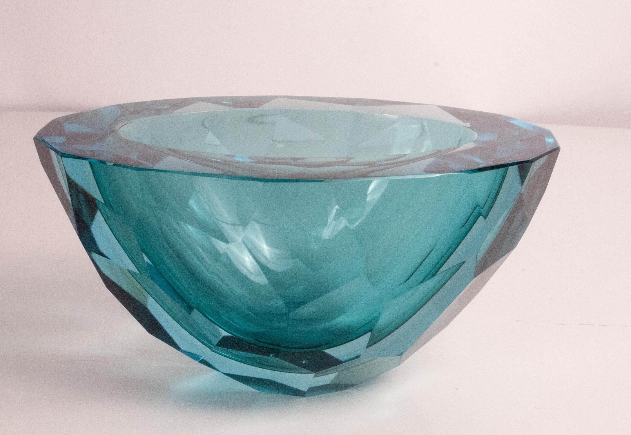 Faceted Murano blue glass bowl, 1070s.
In a turquoise blue color.
It is in great condition.
  