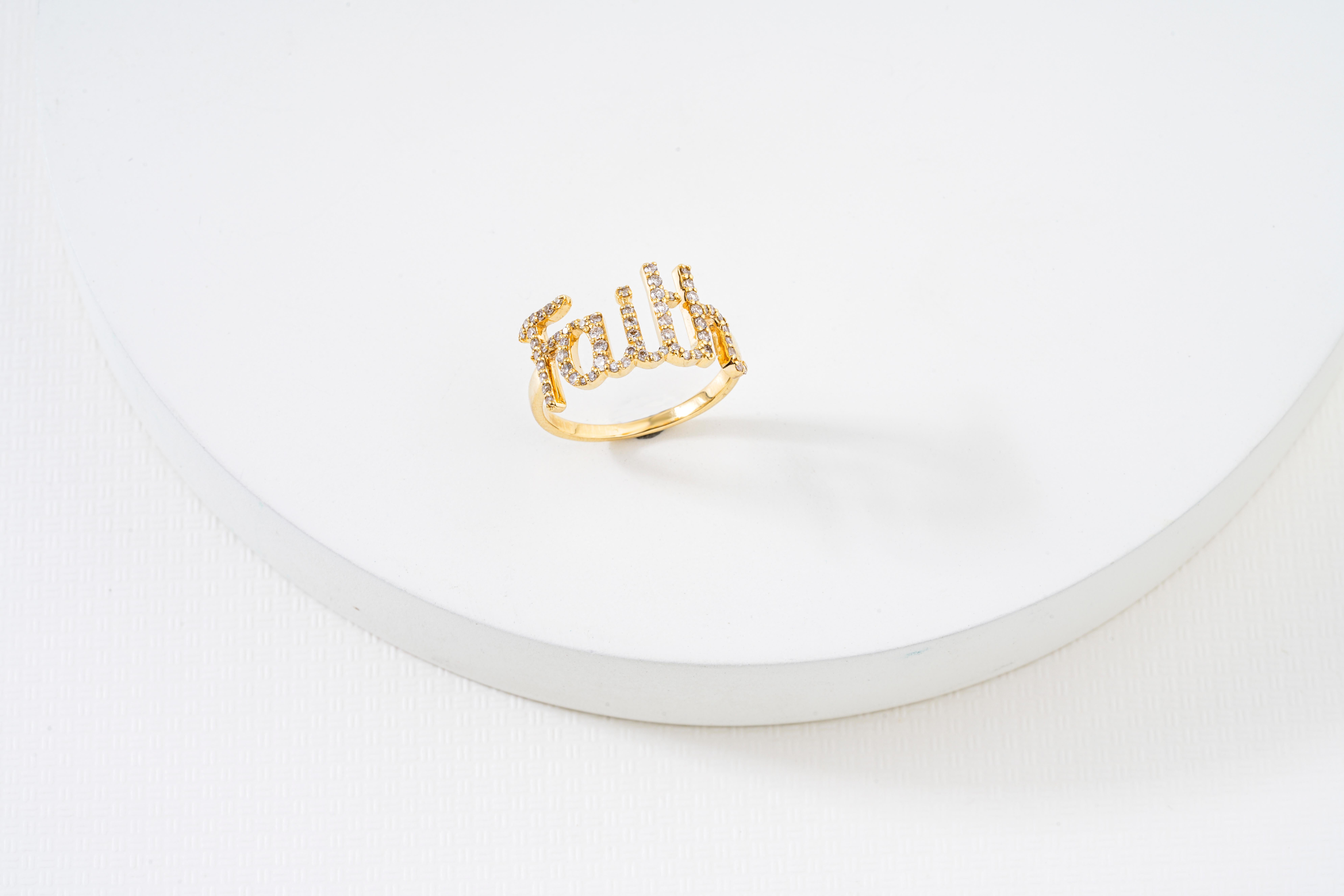 Im Angebot: Diamant-Faith-Ring aus 18 Karat massivem Gold mit Diamant () 5