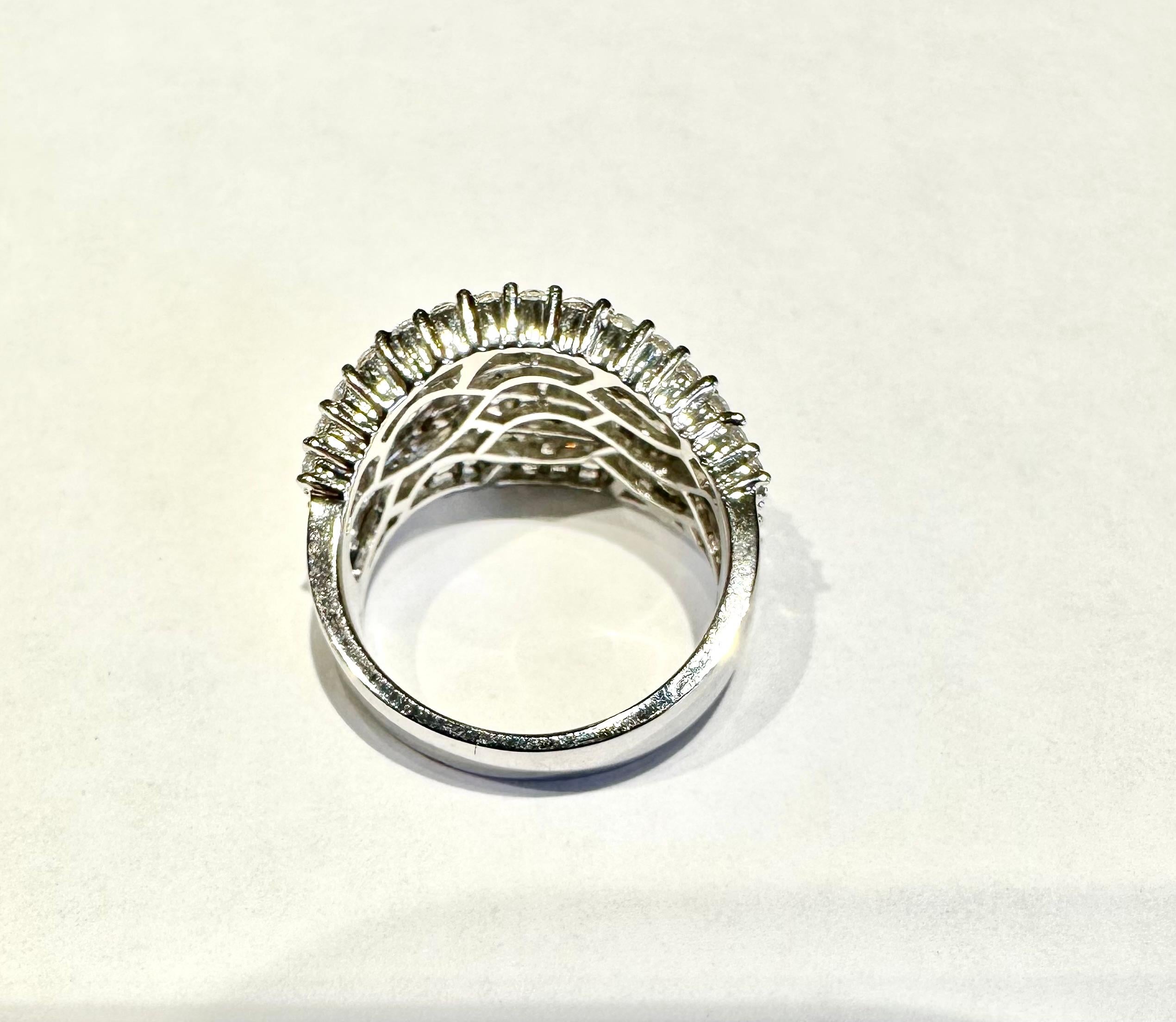 Diamant-Mode-Ring 18K Weißgold 2,40 CT T.W. Baguette- und runde Diamanten (Baguetteschliff) im Angebot