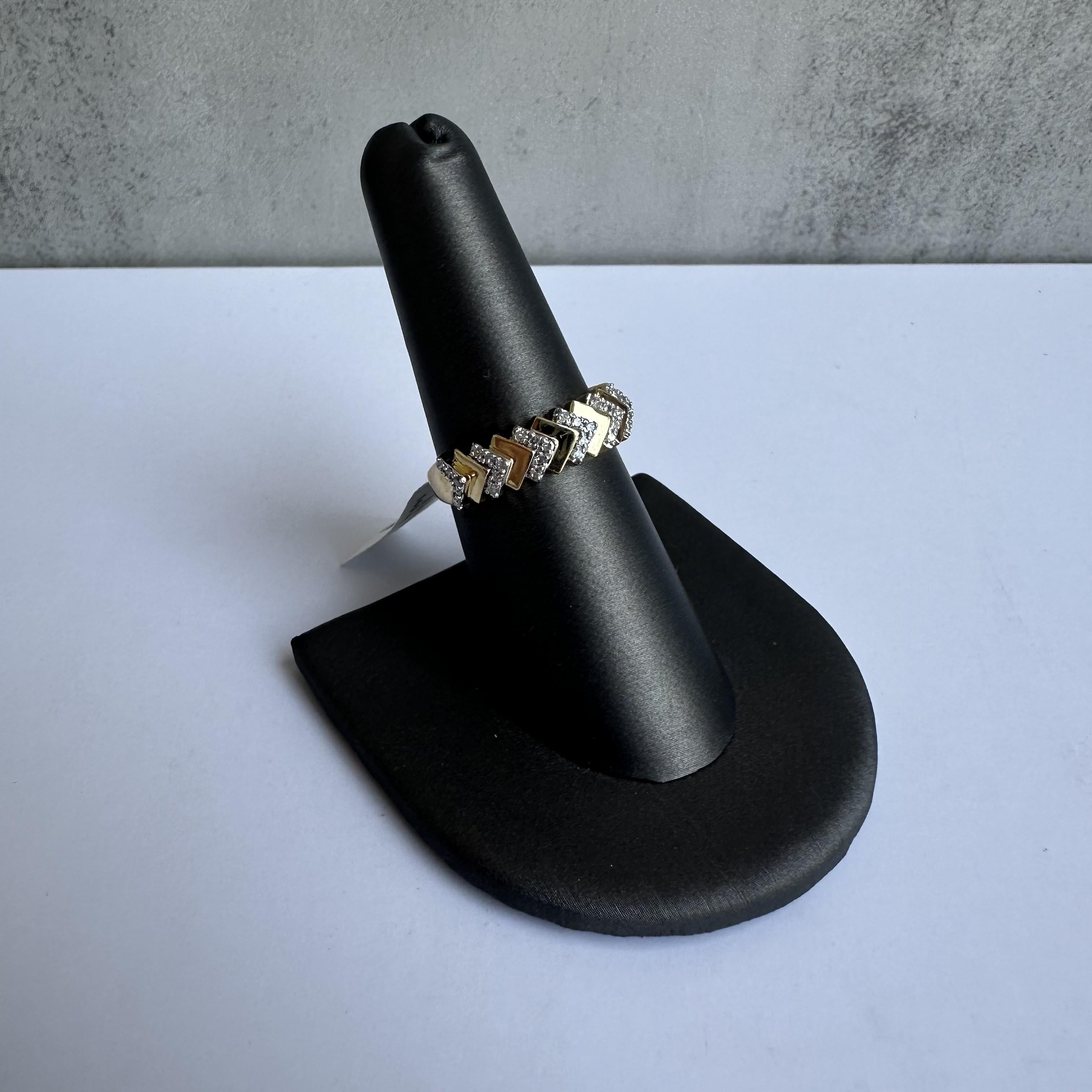 Elevate your jewelry collection with this exquisite Diamond Fashion Ring in 10kt Yellow Gold. Featuring 0.22 carats of GH SI natural round single cut diamonds, this ring combines timeless beauty with modern elegance, perfect for any