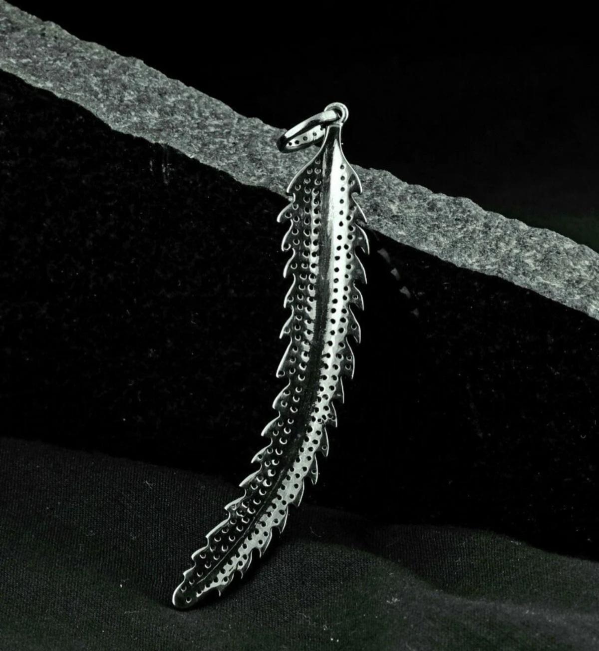 Colgante de pluma de diamante Joyería de plata 925 Colgante Dije de diamante para regalo de cumpleaños. Art Decó en venta