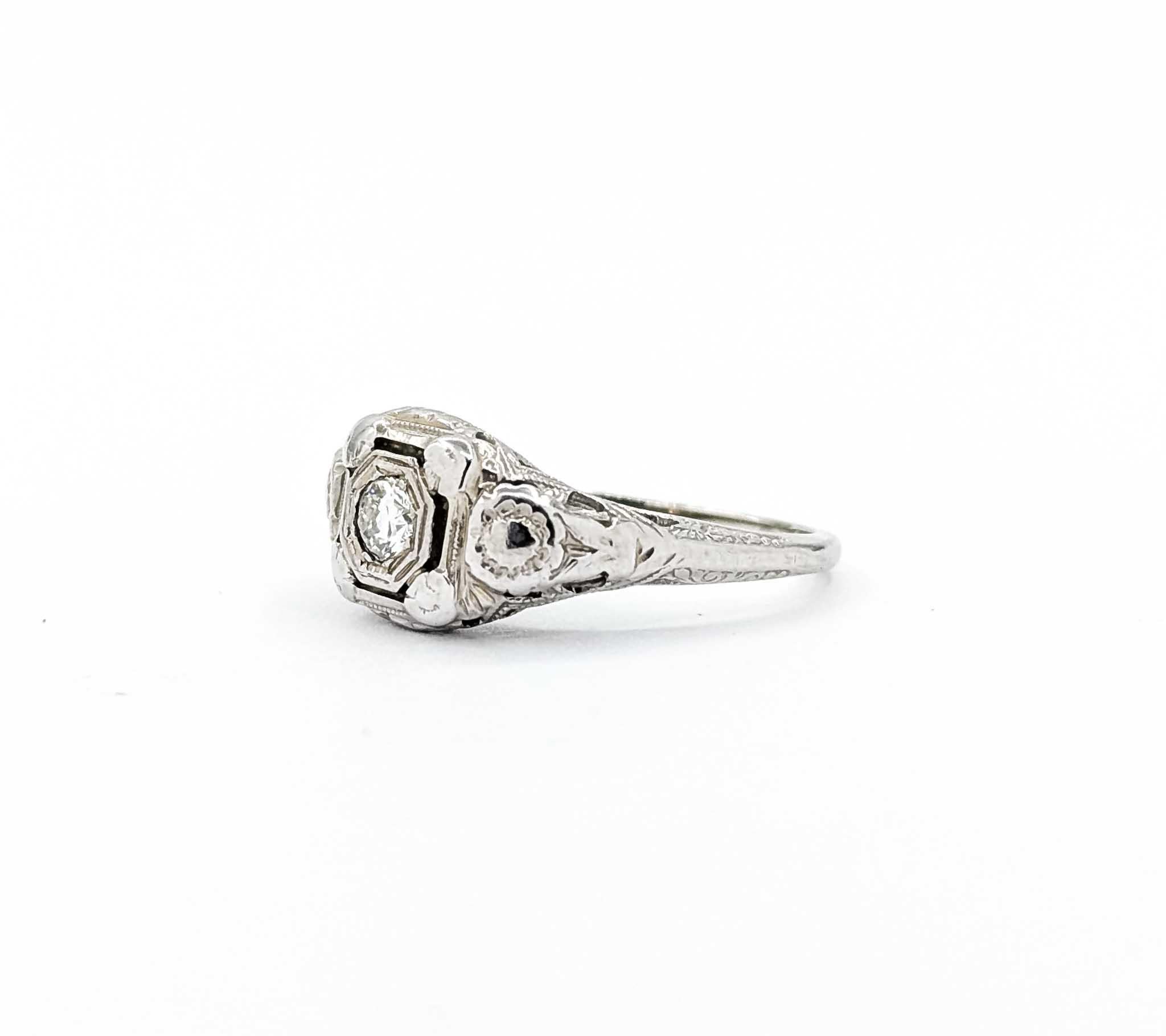 Art déco Bague en or blanc 18 carats avec filigrane de diamants en vente