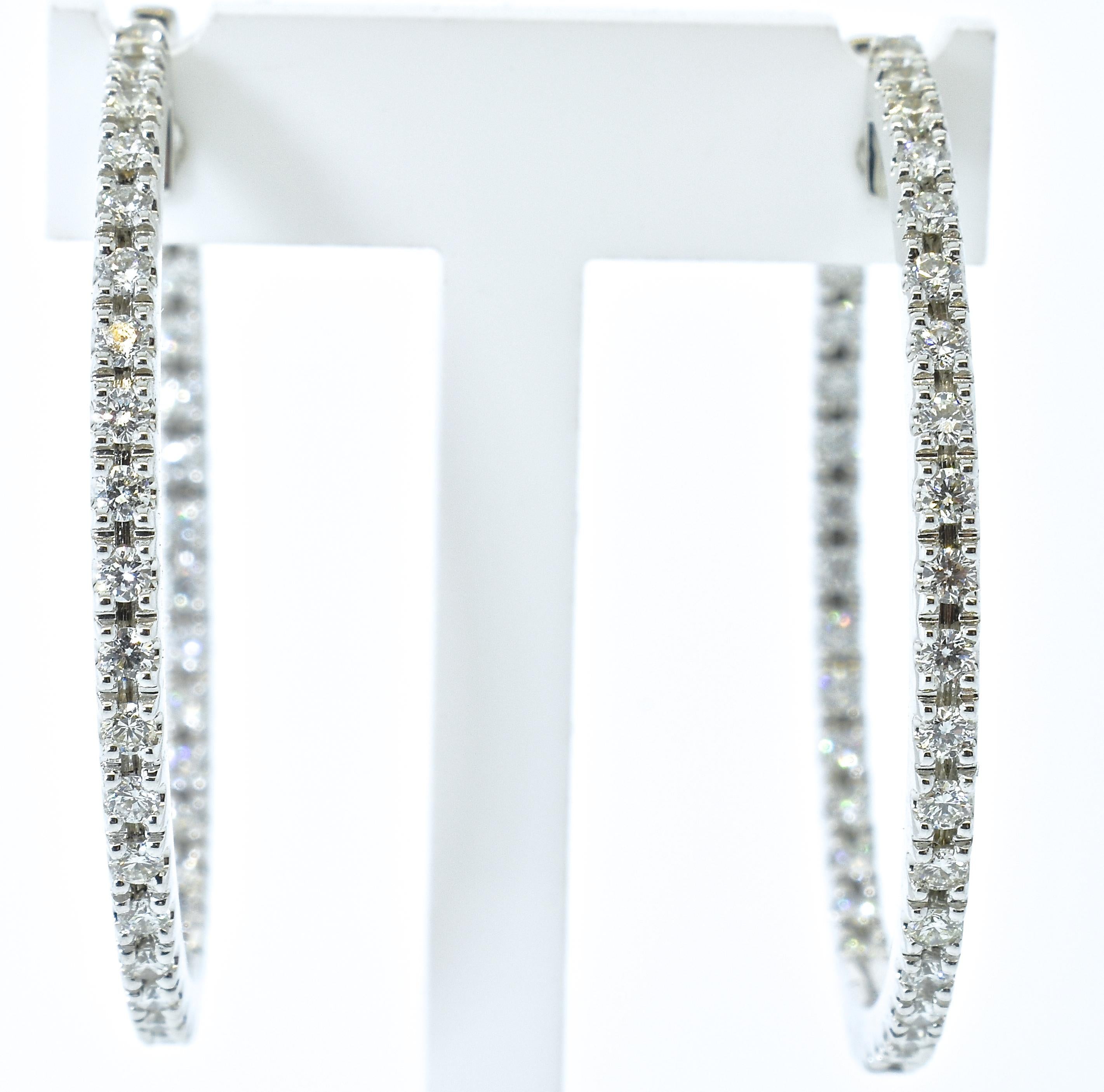 Diamond Fine Hoops Style 18K White Gold Earrings, Contemporary In Excellent Condition In Aspen, CO