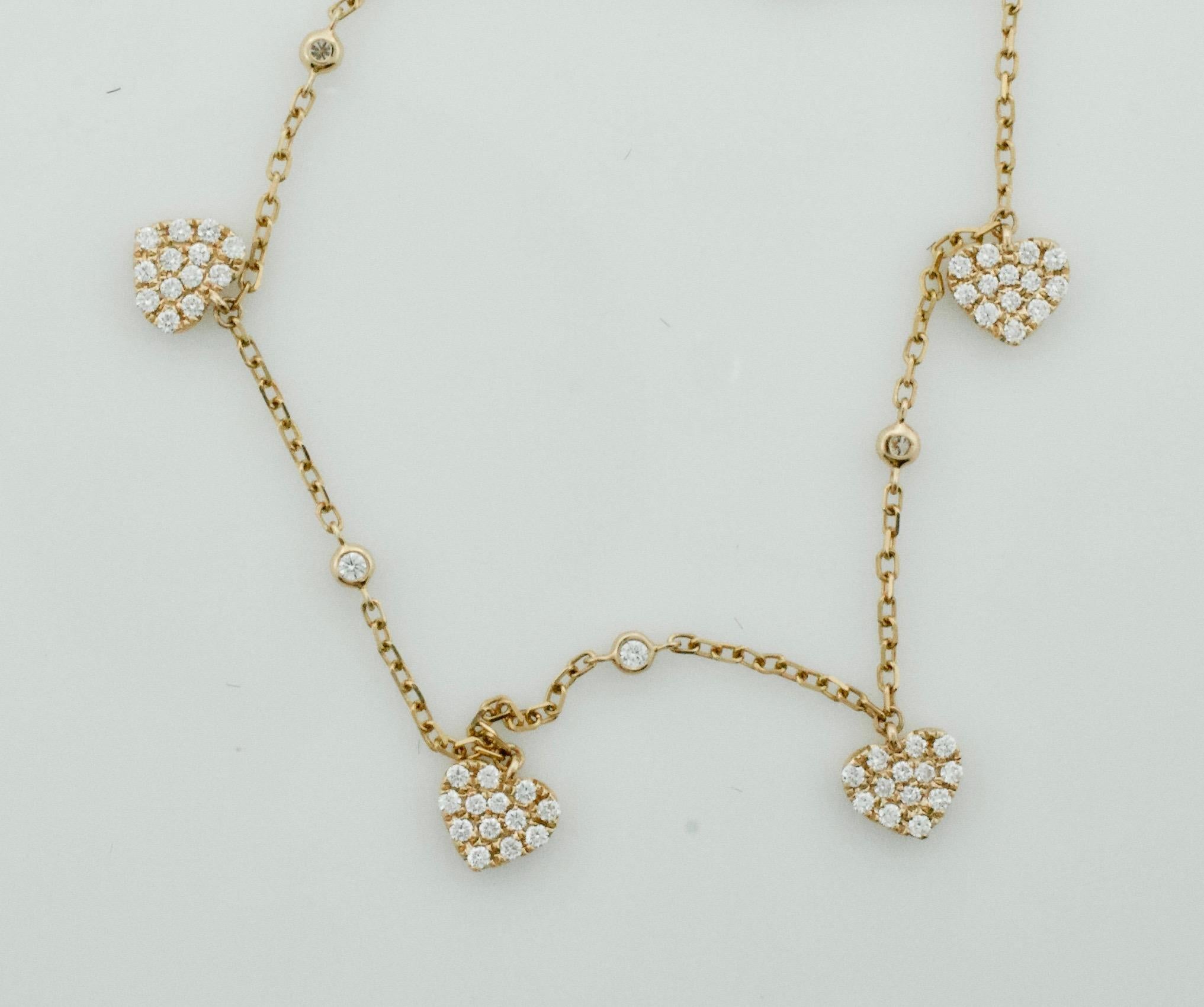 Diamant-Halskette mit fünf Herz-Pavé aus Roségold (Moderne) im Angebot