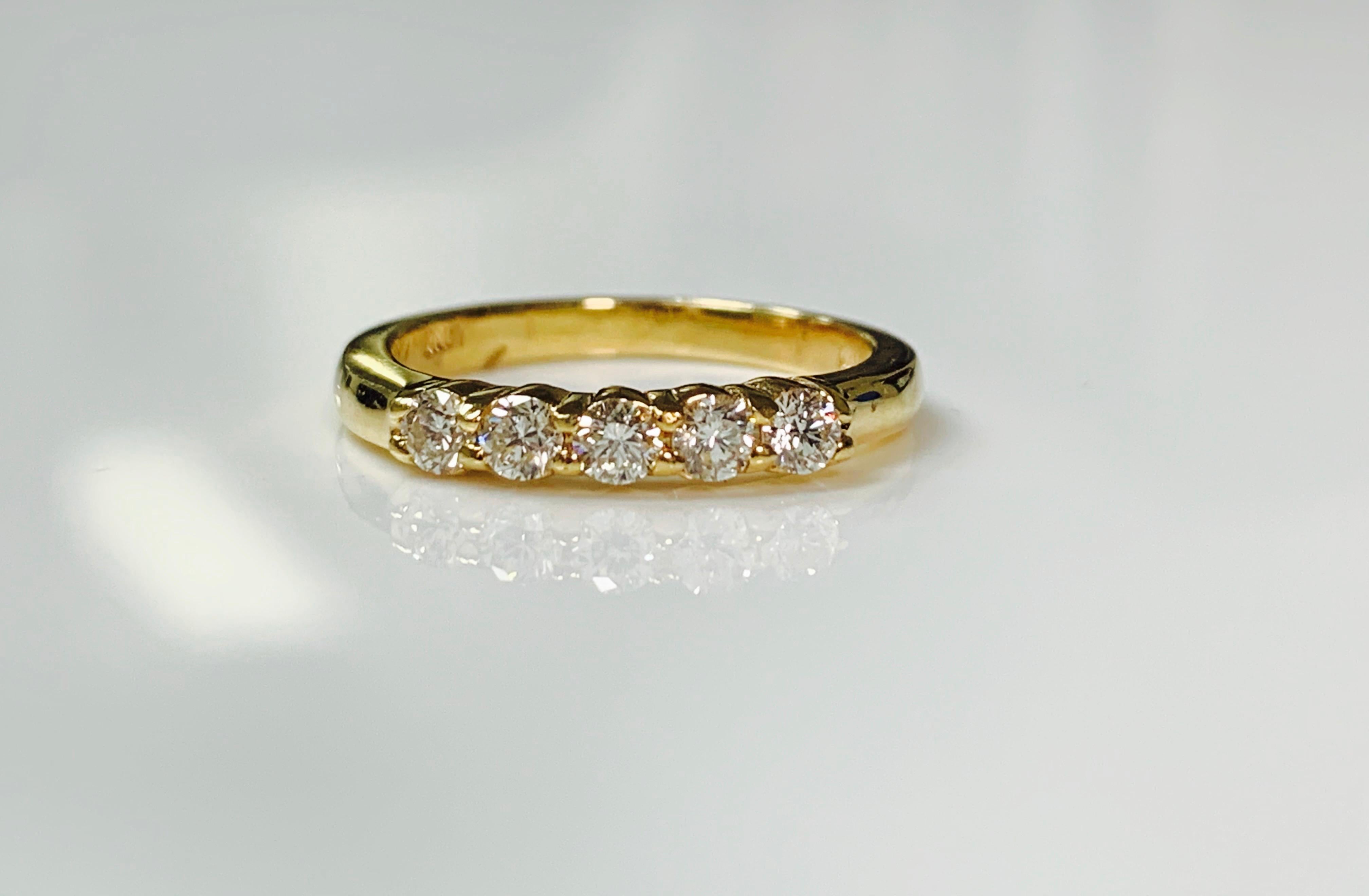 Diamant- Fünf-Stein-Ring aus Gelbgold (Zeitgenössisch) im Angebot