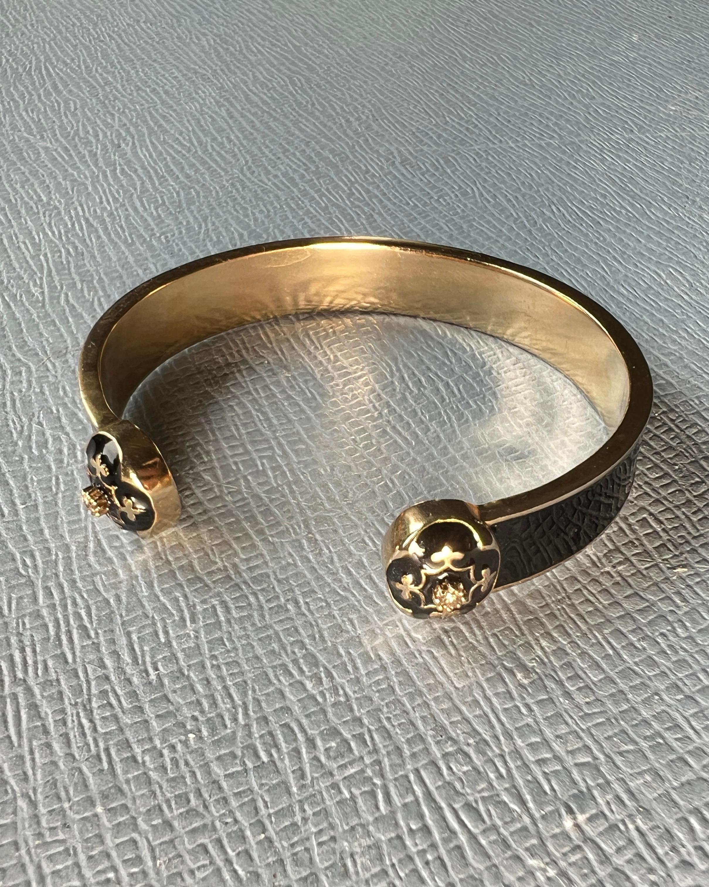 Diamant Fleur de Lis Schwarz Emaille Manschettenknopf Armband Unendlich (Einfacher Schliff) im Angebot