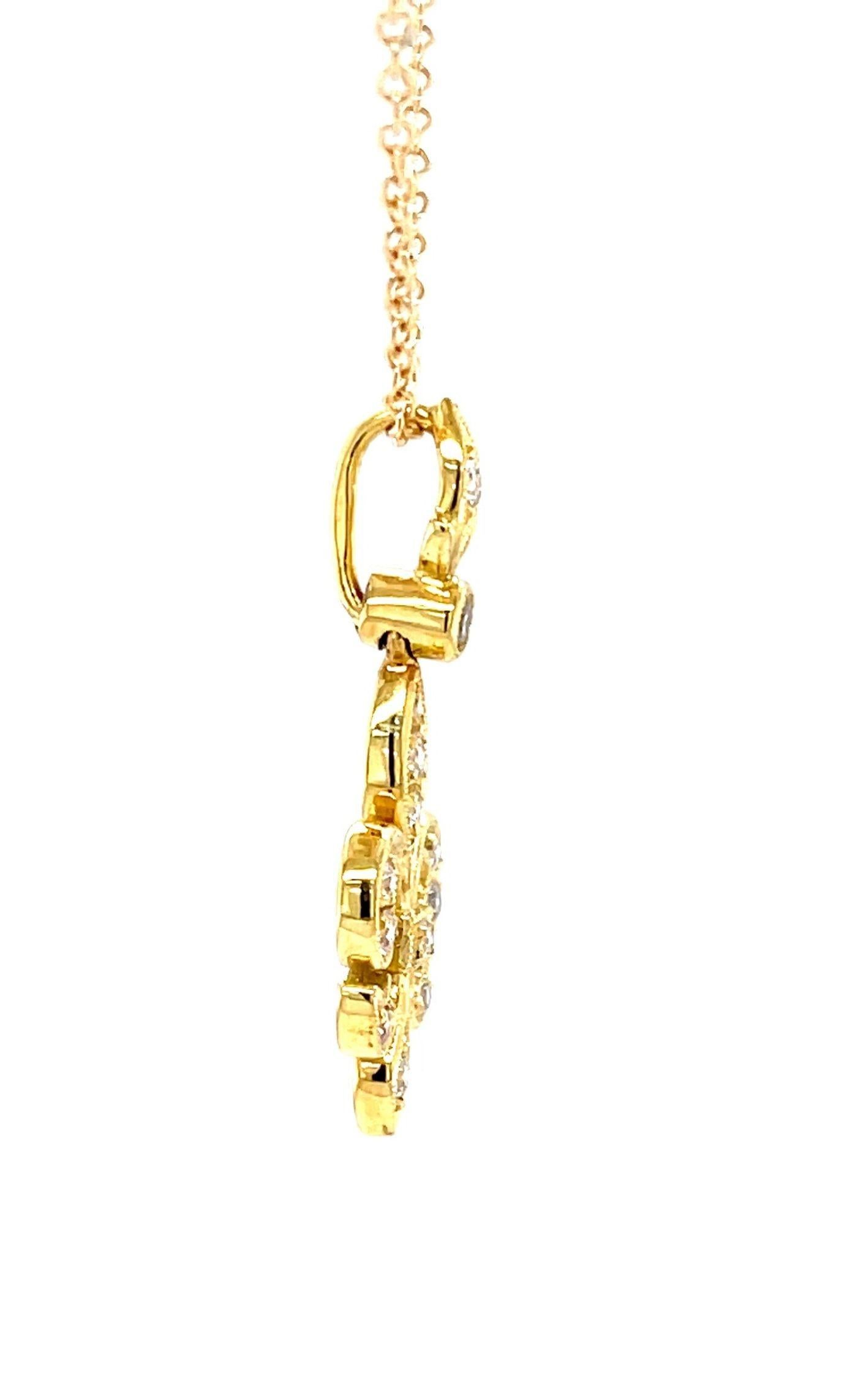 Taille ronde Pendentif Fleur-de-Lis en or jaune 18 carats avec chaîne réglable en vente