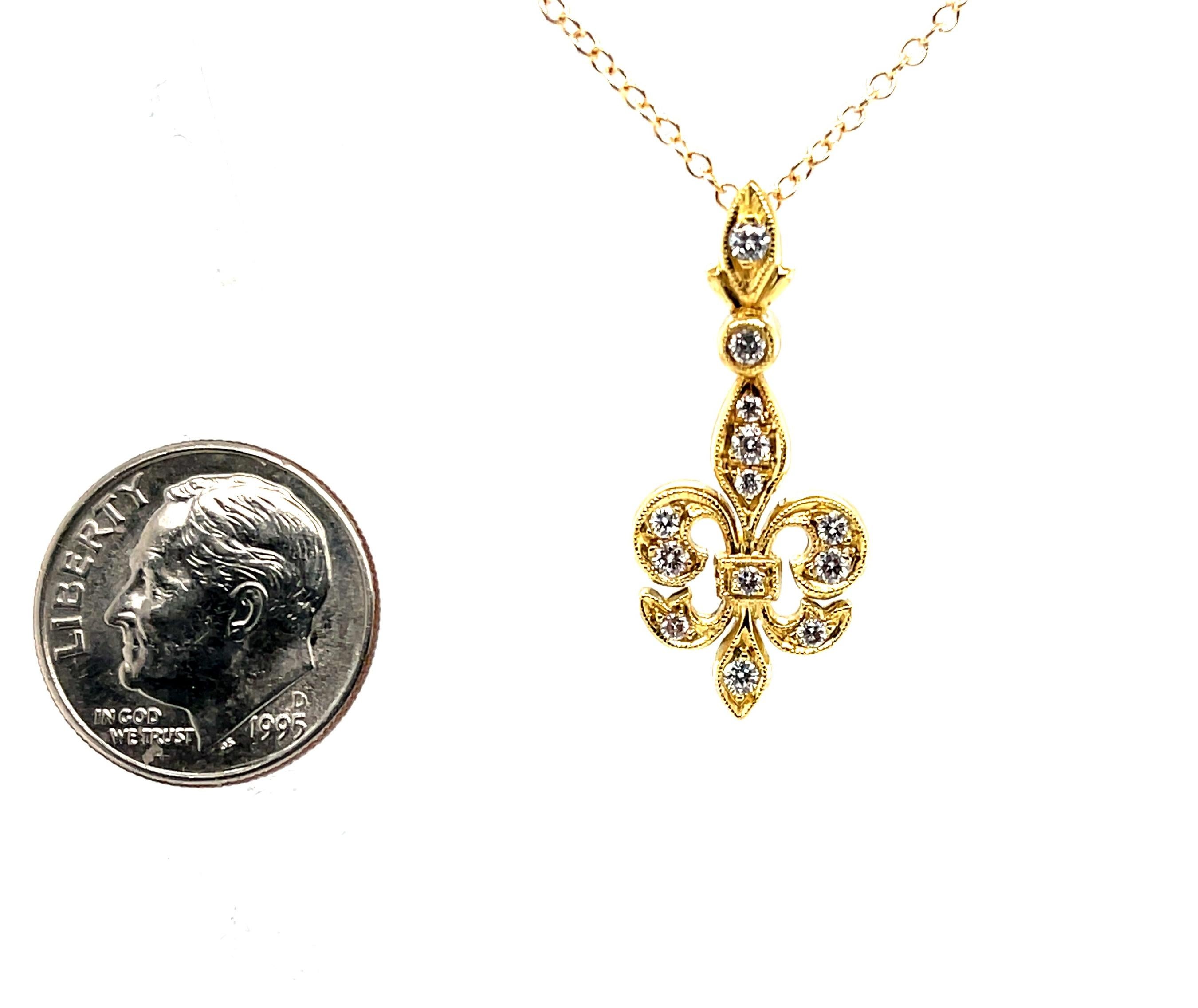 Pendentif Fleur-de-Lis en or jaune 18 carats avec chaîne réglable Neuf - En vente à Los Angeles, CA