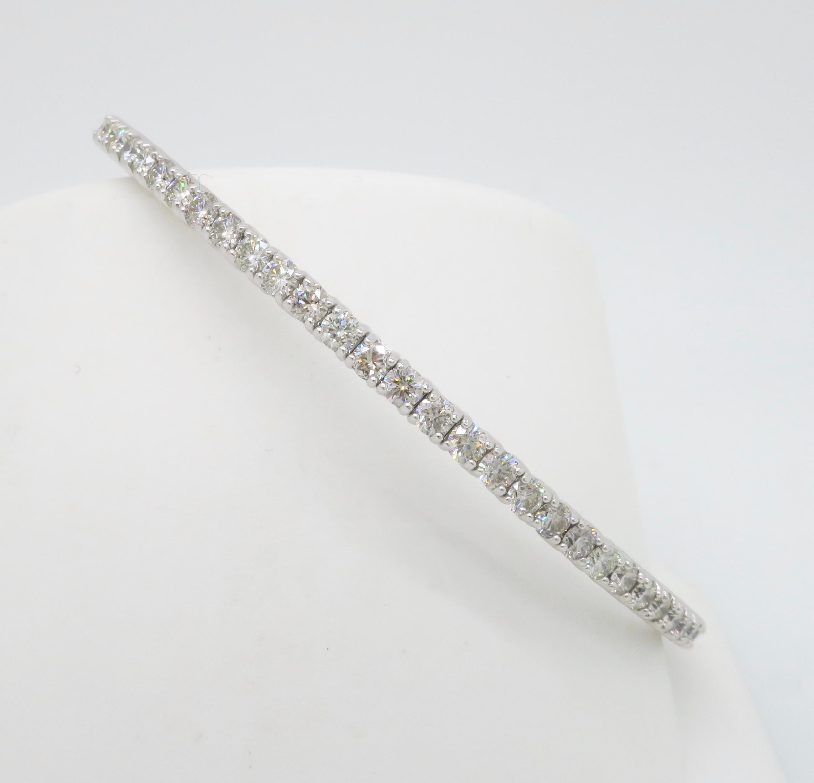 Diamond Flex Bangle Bracelet  In New Condition For Sale In Webster, NY