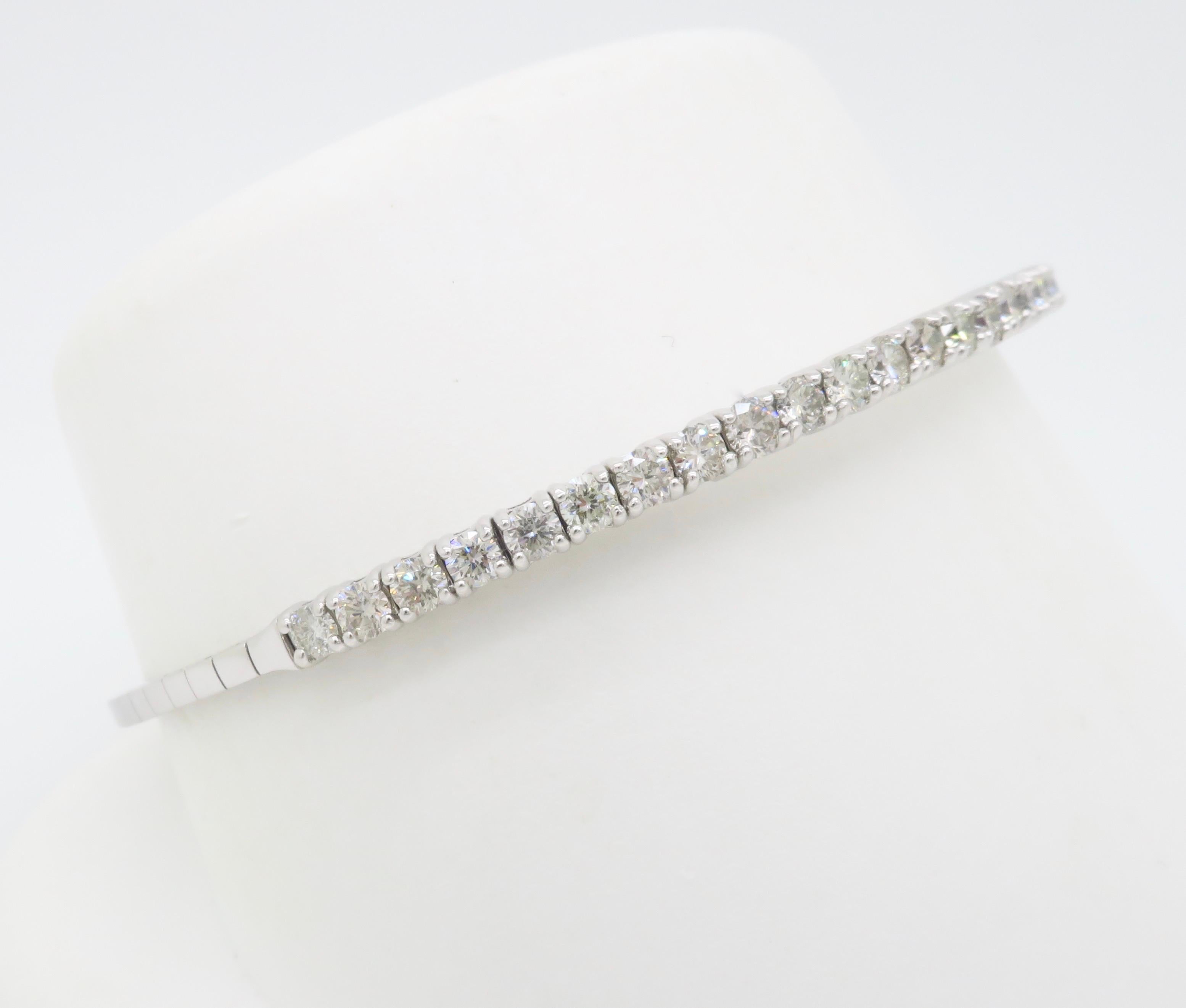 Diamond Flex Bangle Bracelet  For Sale 2