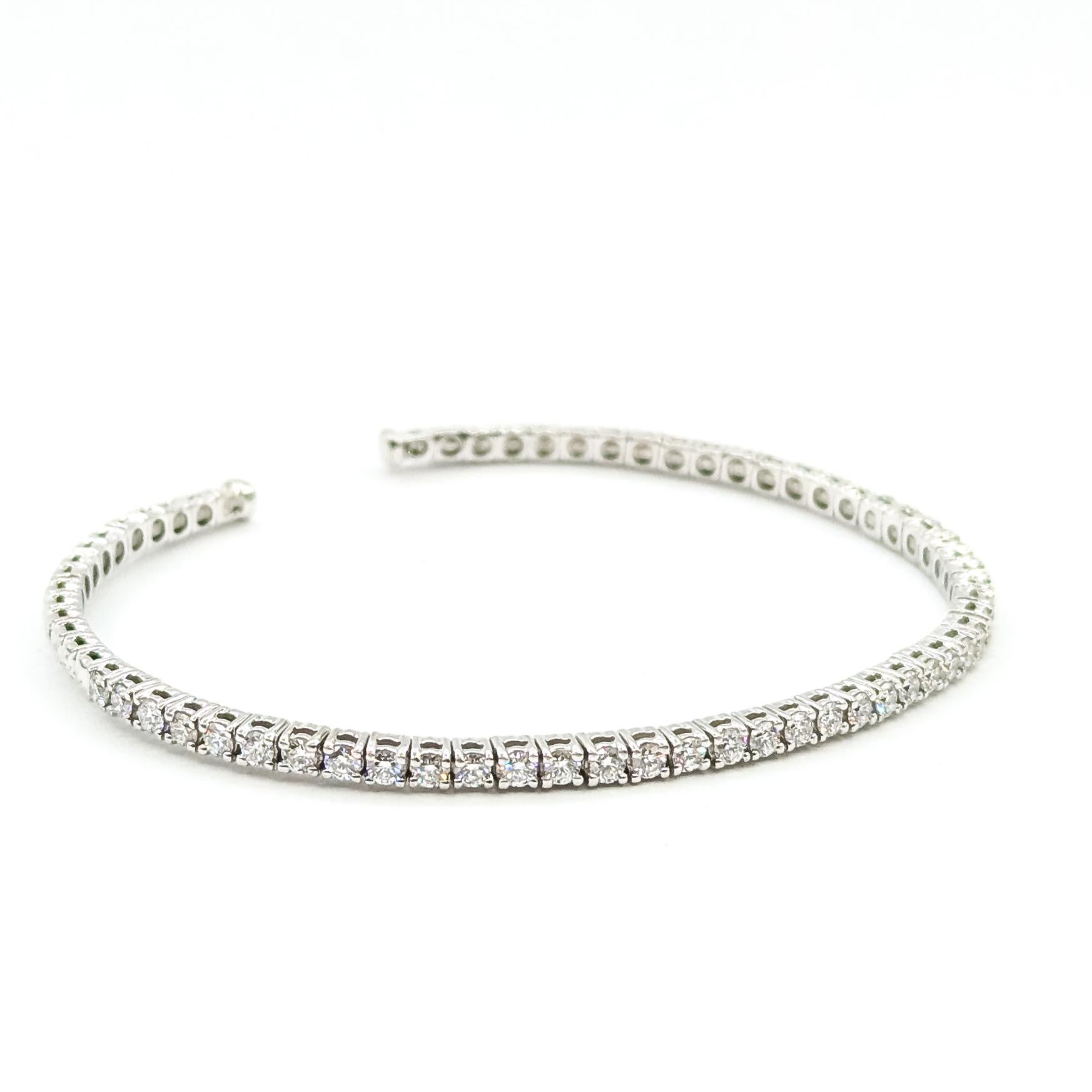 Taglio rotondo Bracciale Flex con diamanti in oro bianco 18k in vendita