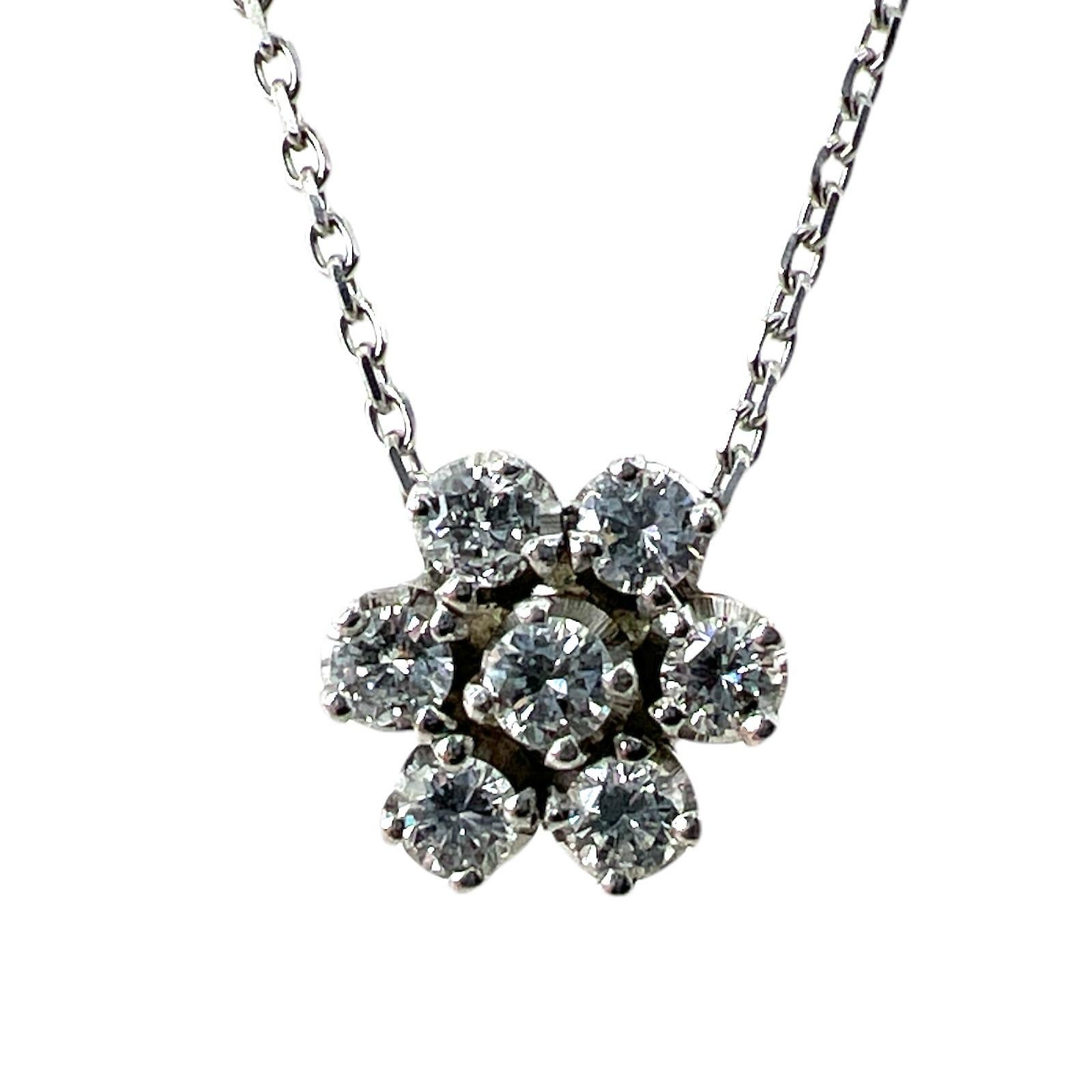 Diamond Floral 18 Karat White Gold Pendant Necklace Modern In New Condition In Boca Raton, FL