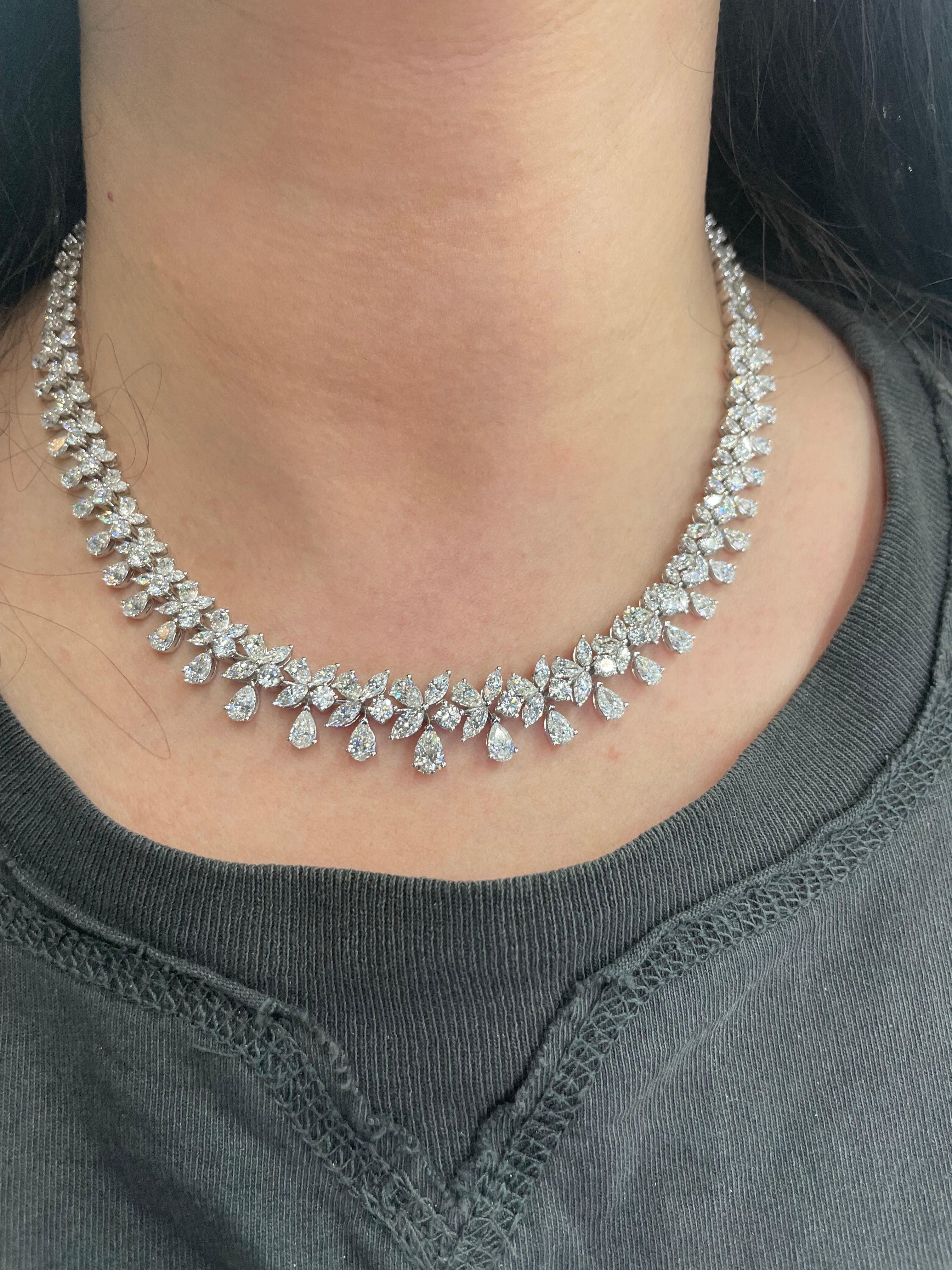 Diamond Floral Cluster Drop Necklace 26.19 Carats 18 Karat White Gold F-G VS2 In New Condition For Sale In New York, NY