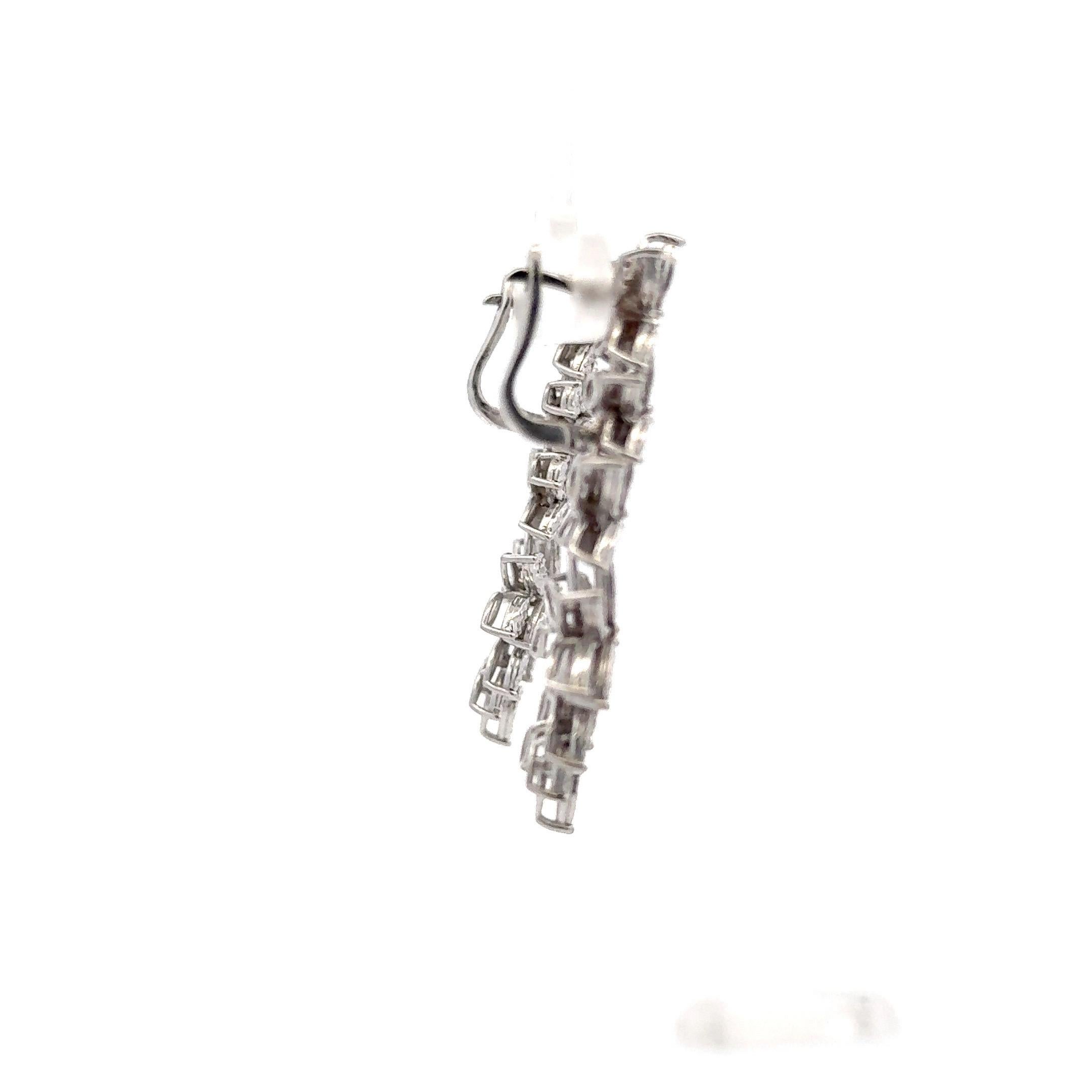 Diamond Floral Drop Cluster Earrings 0.86 Carats 14 Karat White Gold F-G VS1-2 In New Condition For Sale In New York, NY