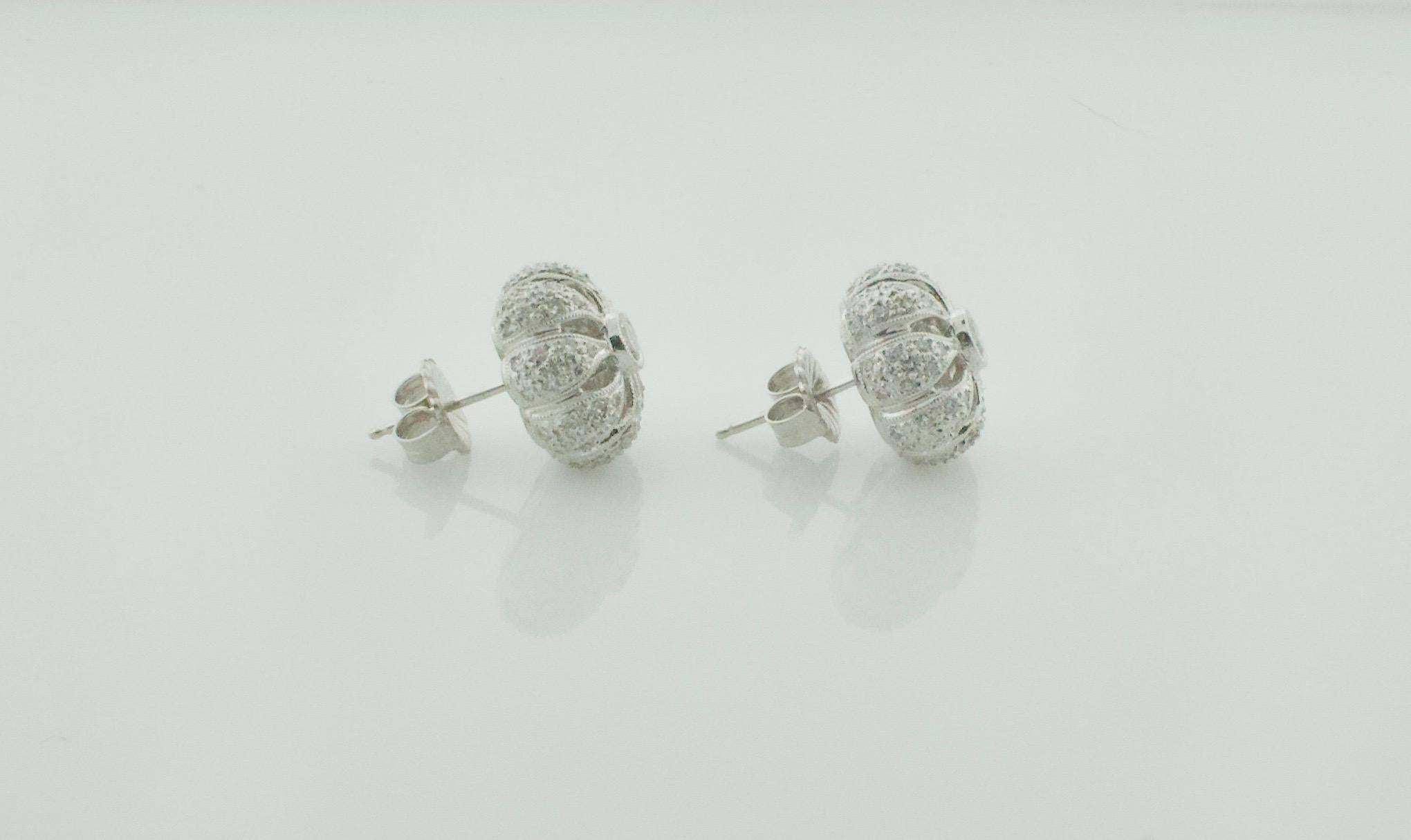 Diamond Floral Earrings in 18k White Gold 1.25 Carats Total For Sale 1