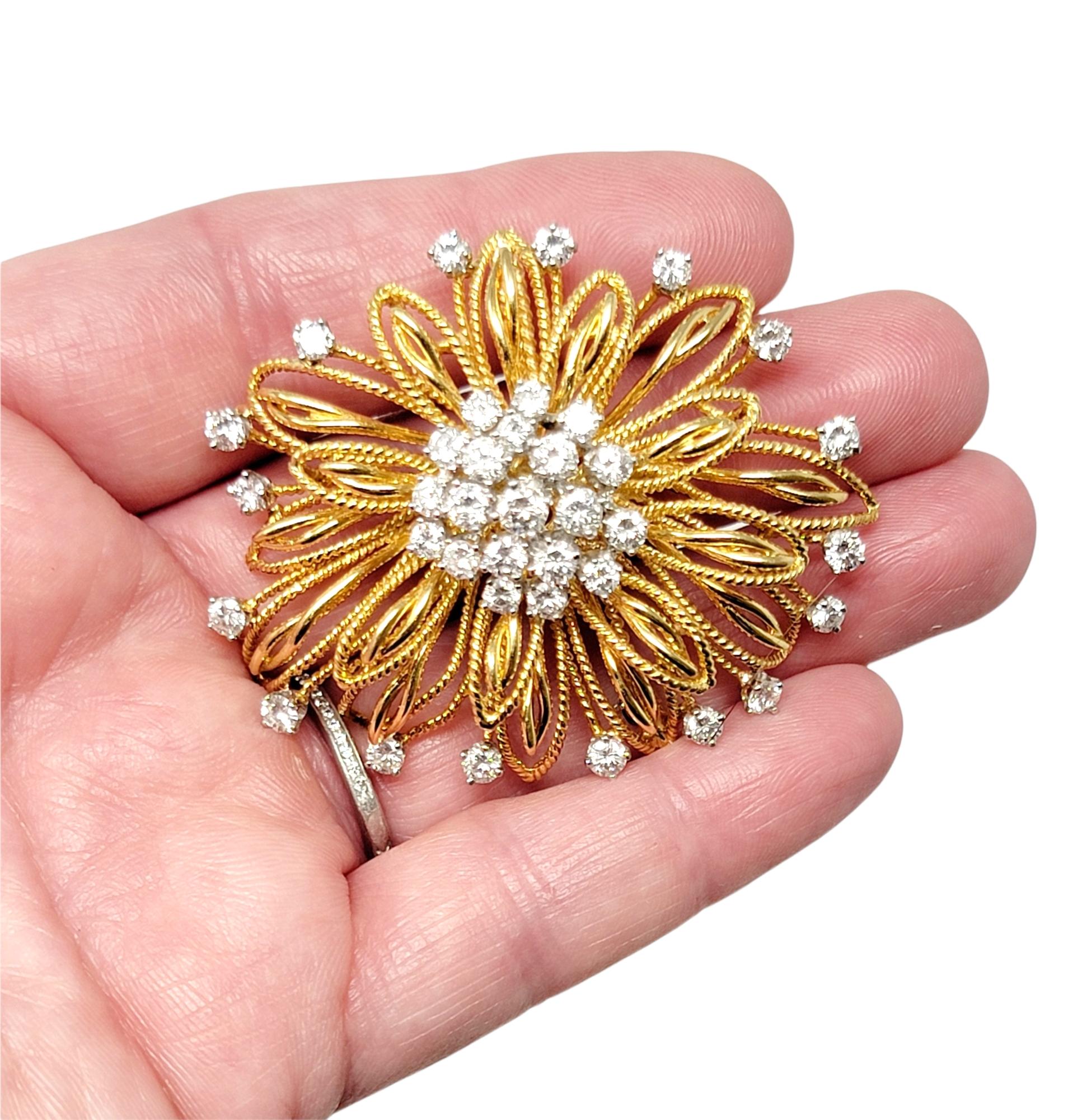 Broche à motif floral en or jaune 18 carats et platine avec diamants de 3,02 carats au total en vente 4