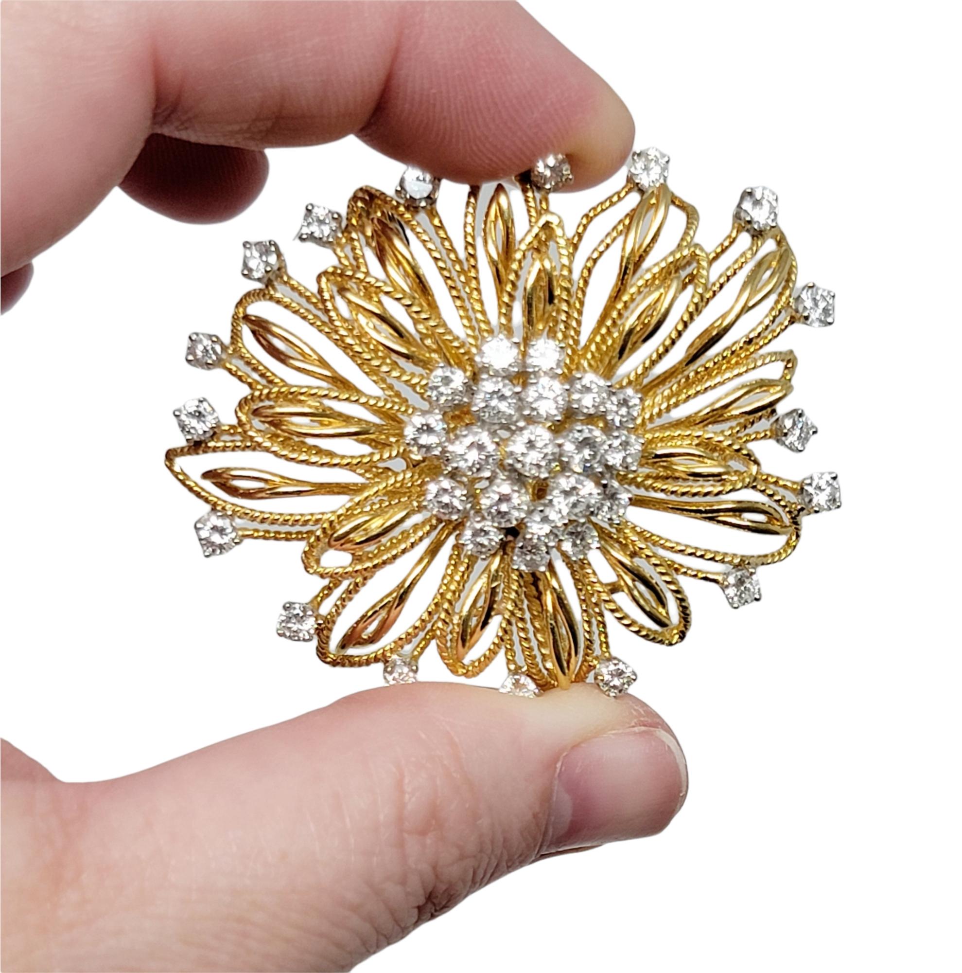Broche à motif floral en or jaune 18 carats et platine avec diamants de 3,02 carats au total en vente 5