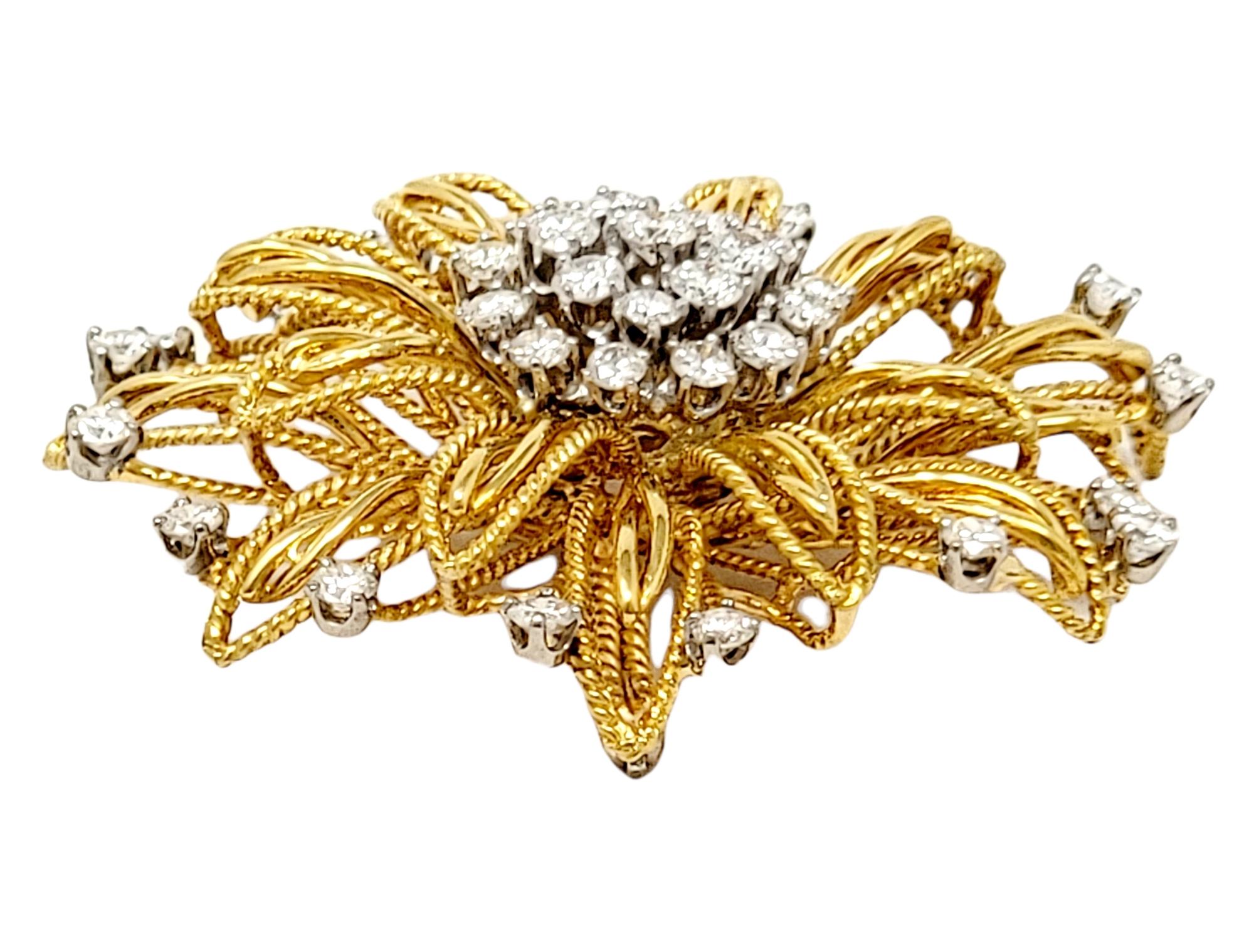 Broche à motif floral en or jaune 18 carats et platine avec diamants de 3,02 carats au total Bon état - En vente à Scottsdale, AZ