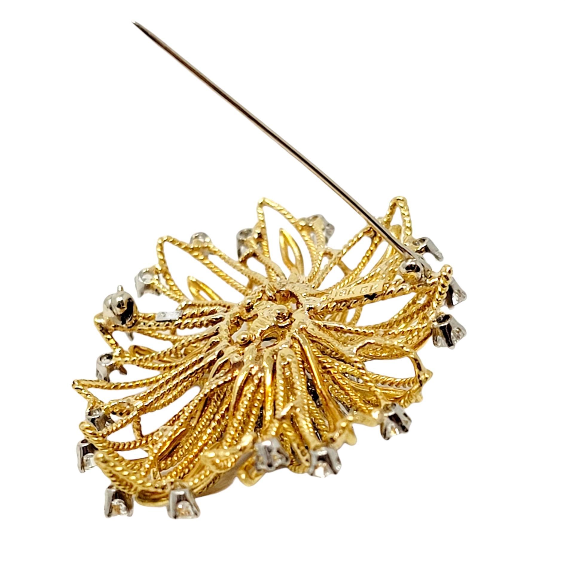 Broche à motif floral en or jaune 18 carats et platine avec diamants de 3,02 carats au total en vente 1