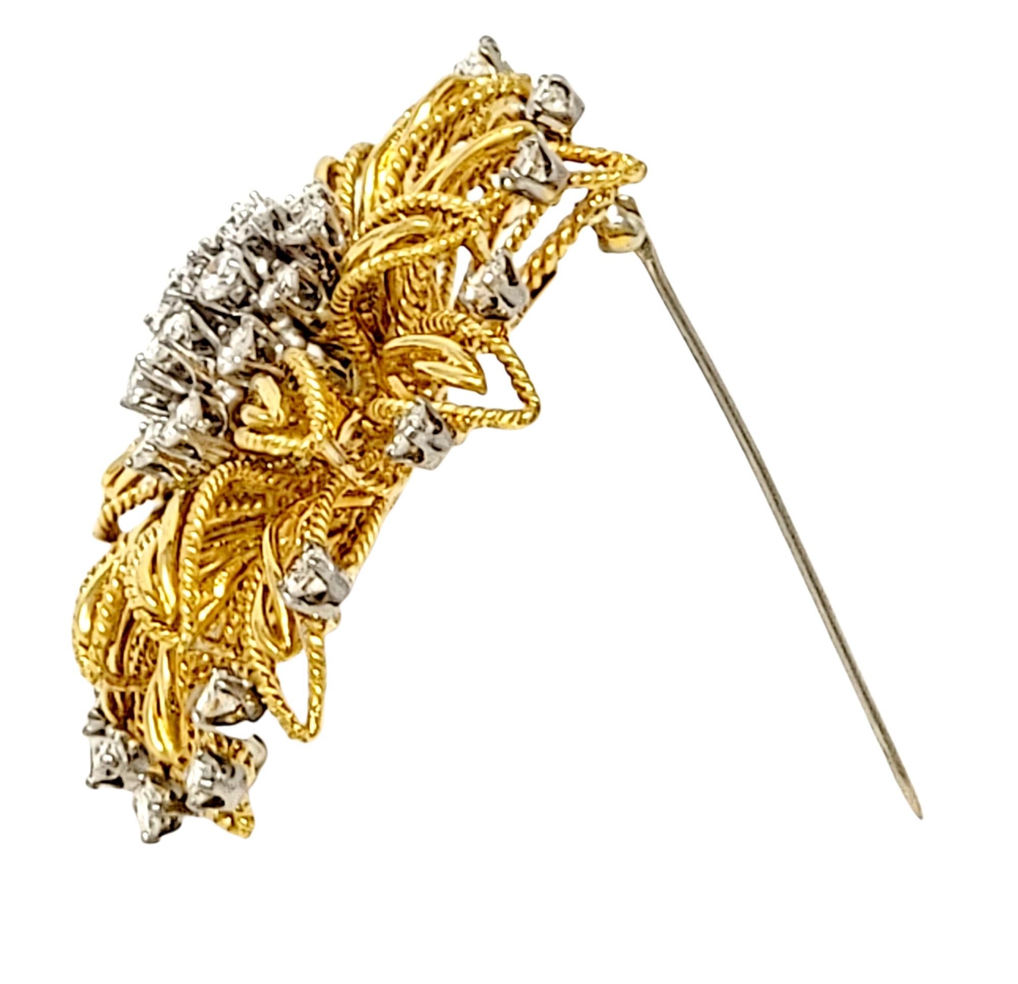 Broche à motif floral en or jaune 18 carats et platine avec diamants de 3,02 carats au total en vente 2
