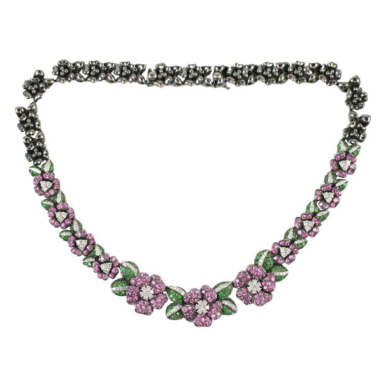 Diamond floral necklace set in black gold For Sale