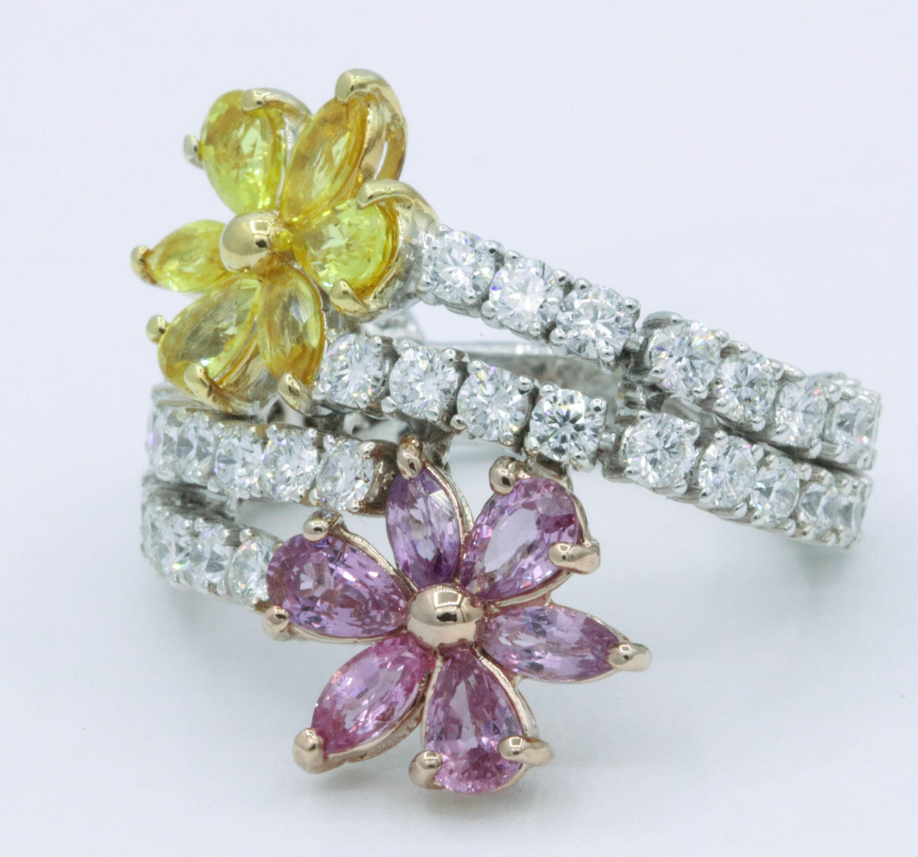 Flexibler Diamant-Diamant-Blumen-Saphir- und Diamantring 4,76 Karat 18K Weißgold im Zustand „Neu“ in New York, NY