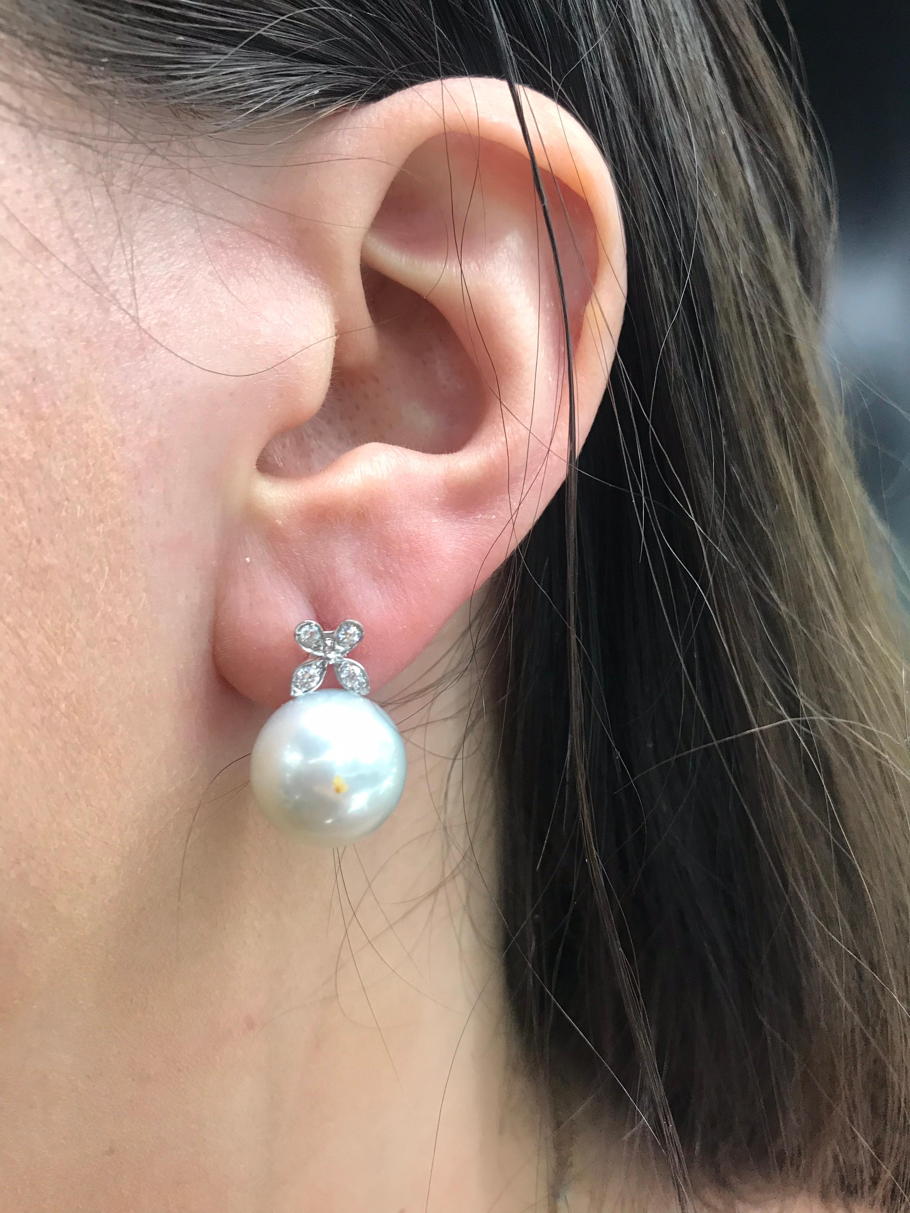 Diamond Floral South Sea Pearl Earrings 0.19 Carat 18 Karat White Gold In New Condition For Sale In New York, NY