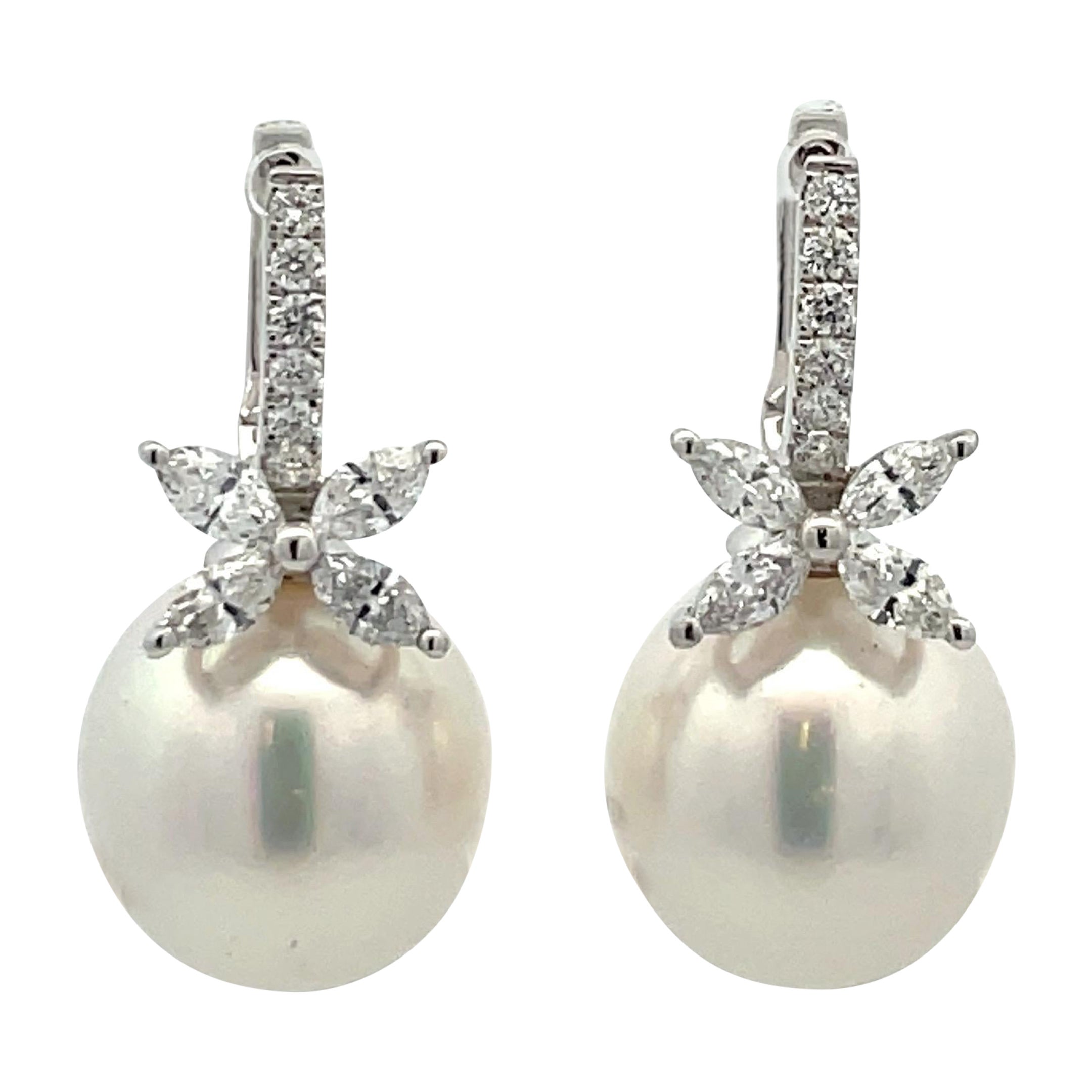 Femenino o masculino Pendientes de Diamantes Florales Perla del Mar del Sur 0,96 Quilates Oro Blanco 18 Kilates 13-14 MM en venta