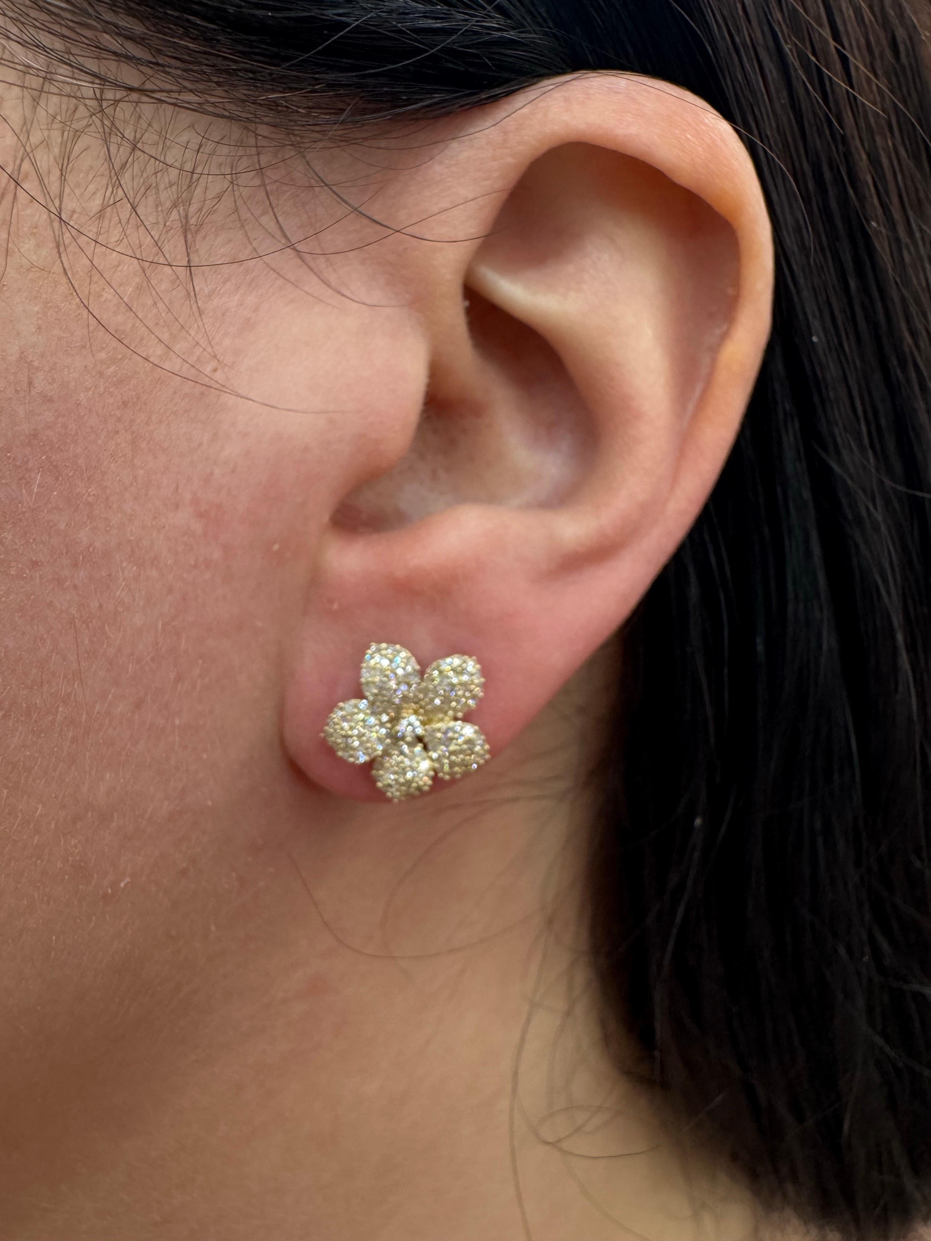 Boucles d'oreilles fleur de diamant 0.70 Carats 14 Karat Yellow Gold G-H SI1 3 Grammes en vente 2