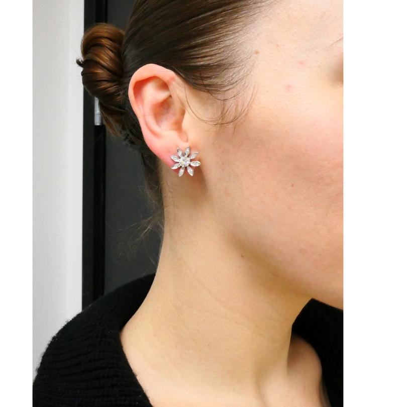 Taglio rotondo Orecchini con diamanti floreali in oro 14k Estate Jewelry in vendita