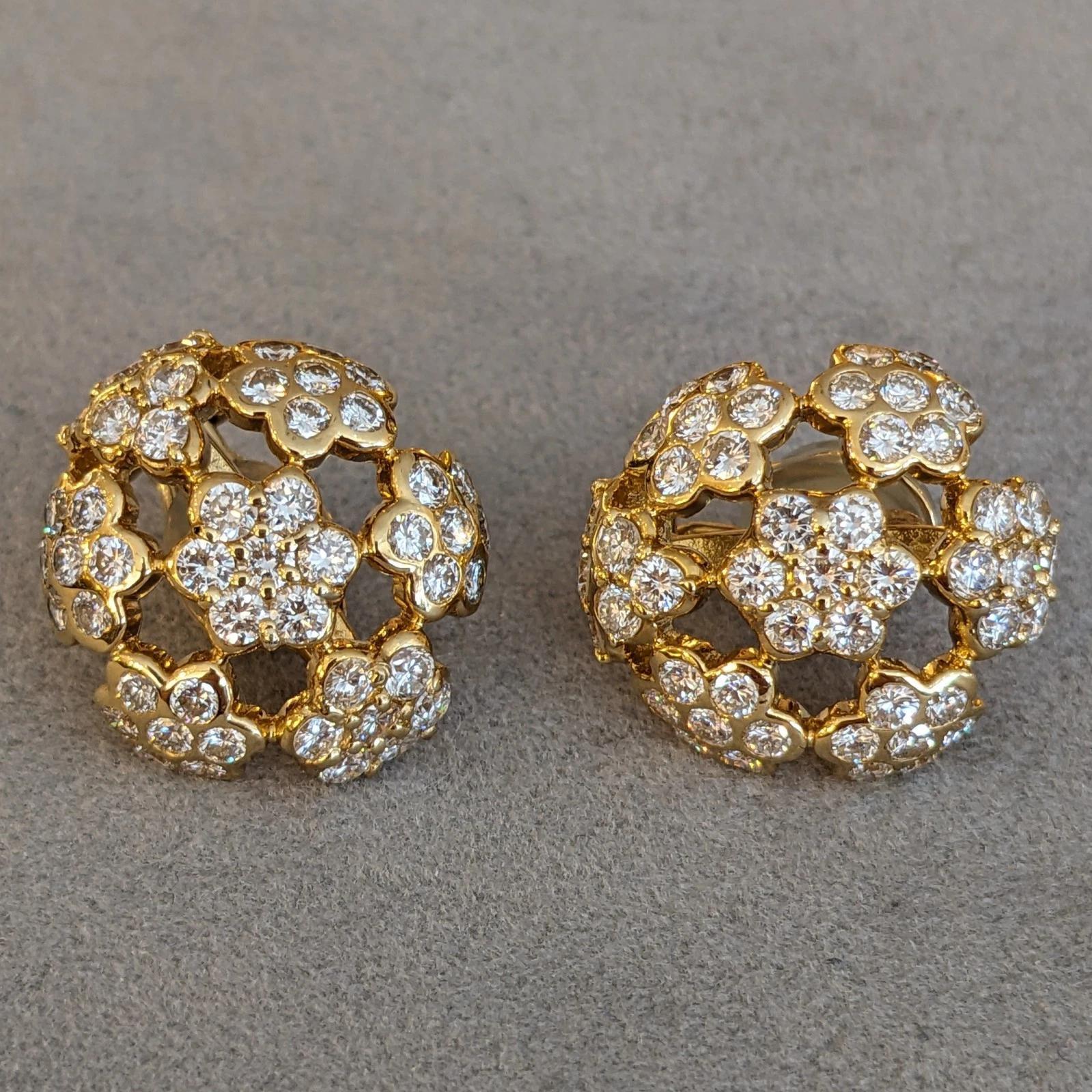 Boucles d'oreilles grappe de diamants 4.65 cttw en or jaune 18k Pour femmes en vente