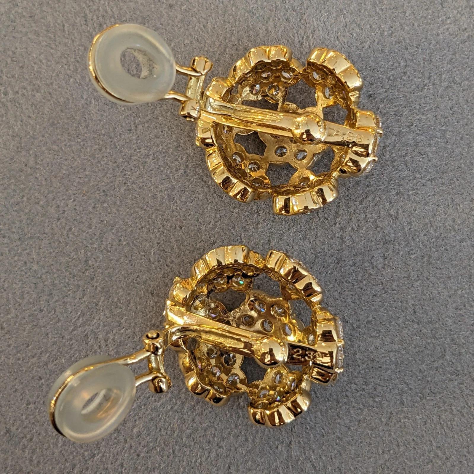 Boucles d'oreilles grappe de diamants 4.65 cttw en or jaune 18k en vente 2