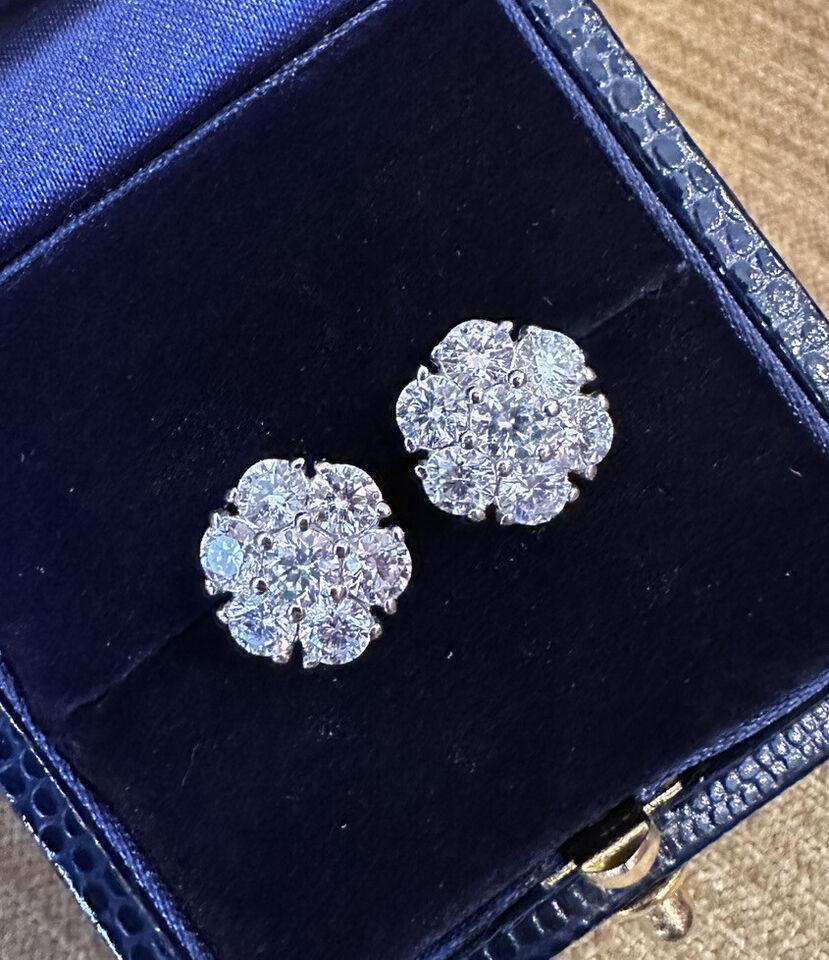 Diamond Floret Cluster Stud Earrings 3.10 carat total weight in 14k White Gold

Diamond Cluster Earrings features 7 Round Brilliant Diamonds in each earring set in Floret stud design in 14k White Gold. Earrings have posts and butterfly backs.

Total