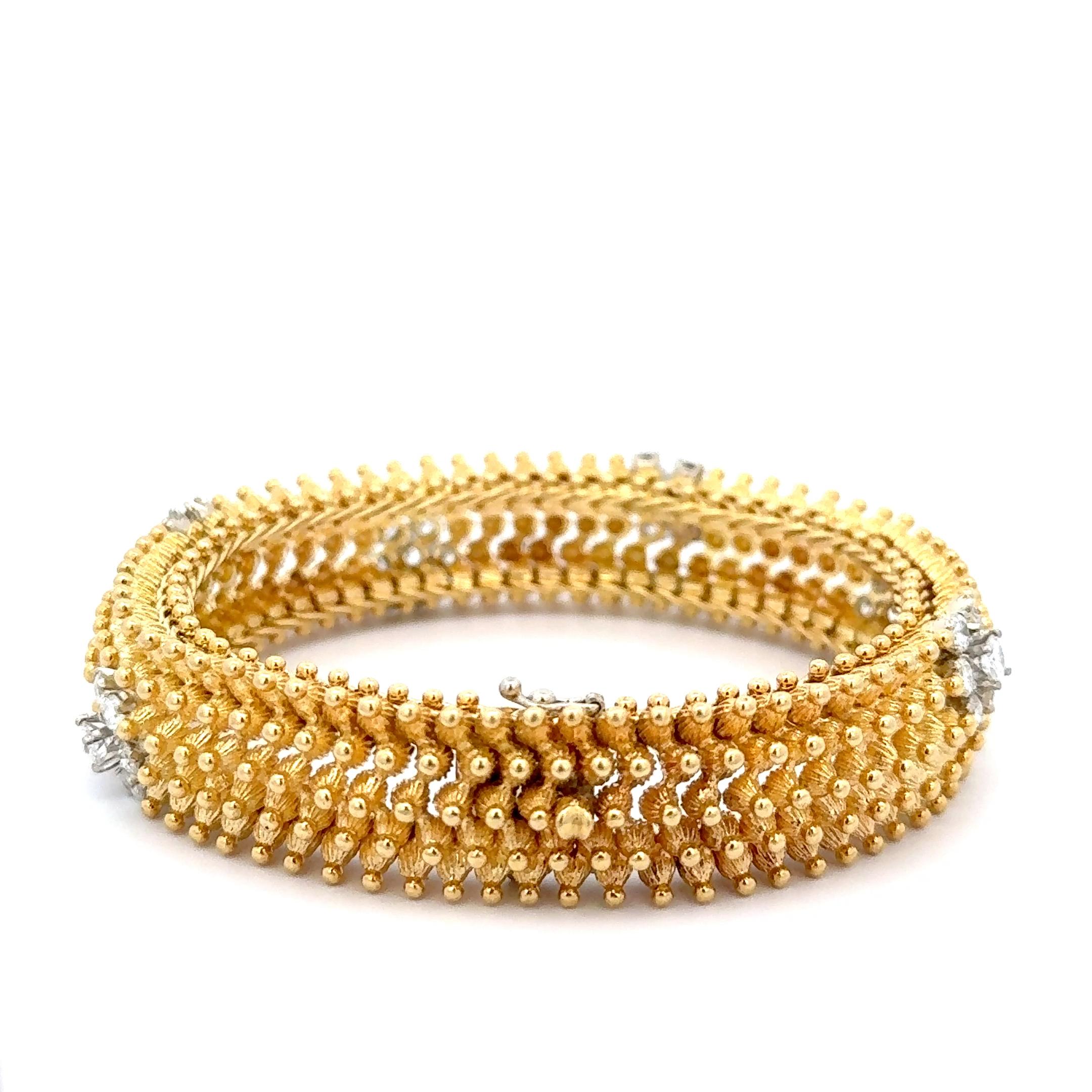 Round Cut Diamond Florets Bracelet 18K Yellow Gold For Sale